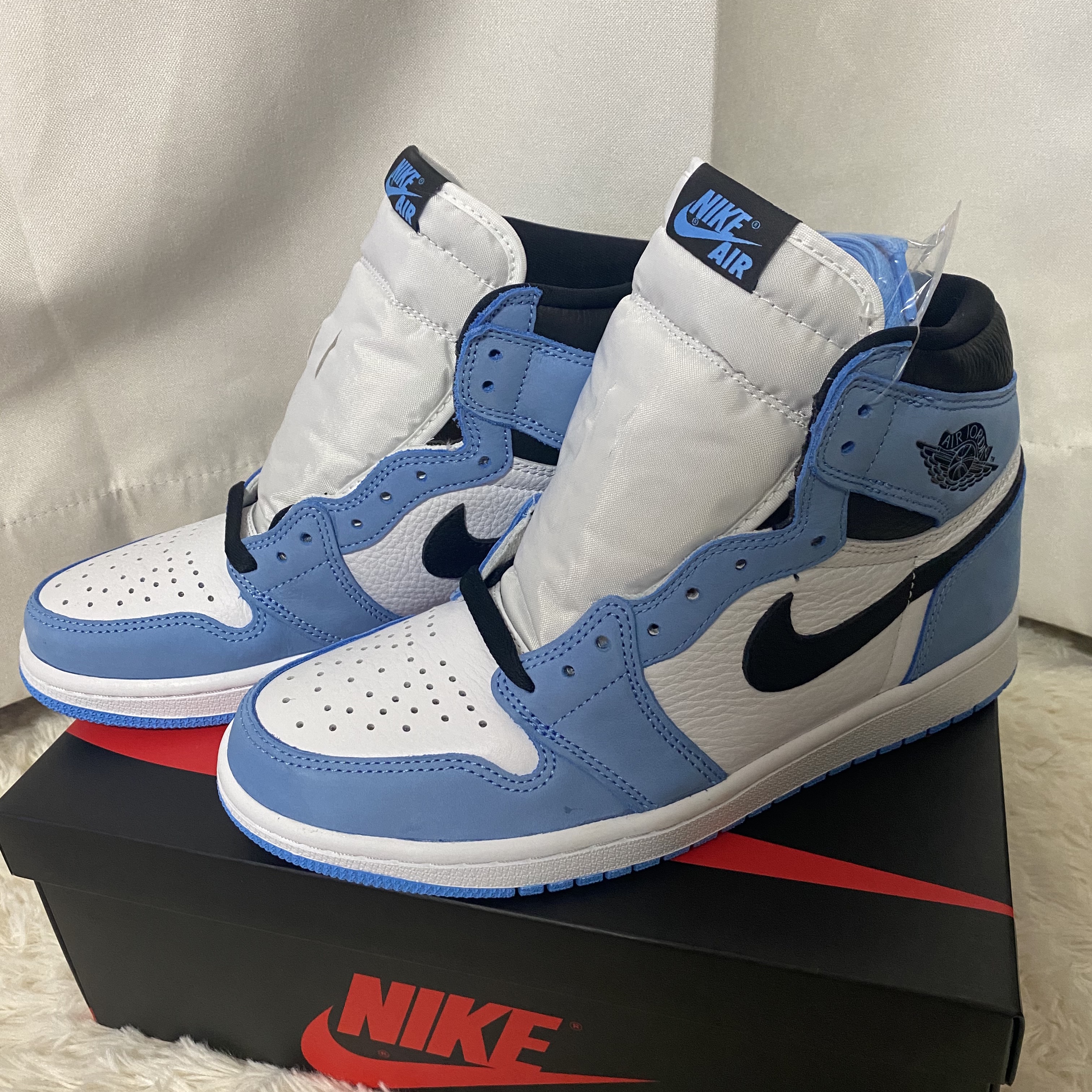 Jordan 1 Retro High OG University Blue 착용 스타일 - 1