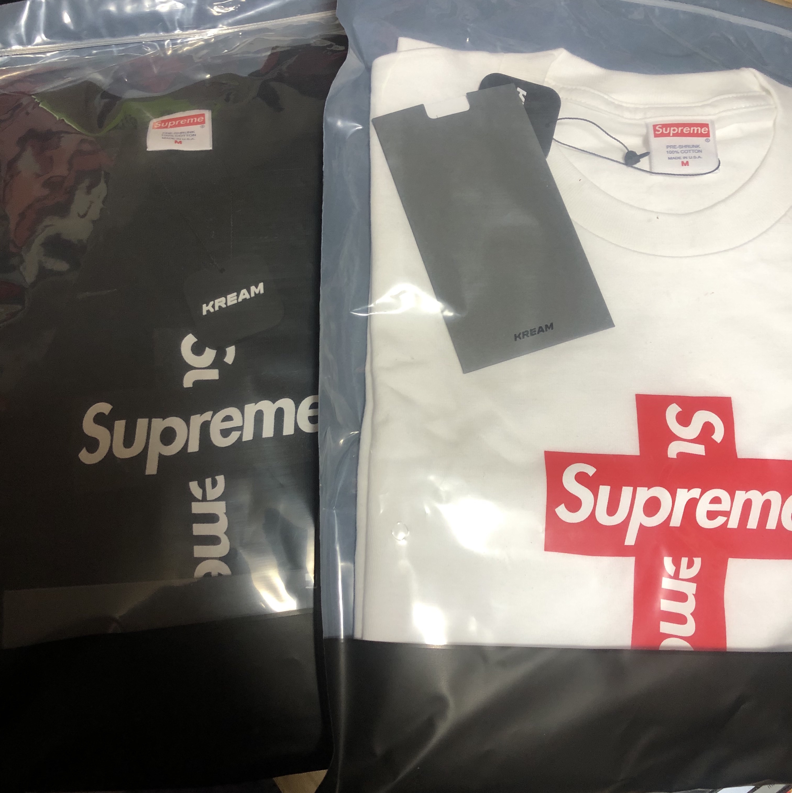 Supreme Cross Box Logo T-Shirt Black - 20FW, Supreme Cross Box Logo T-Shirt White - 20FW 착용 스타일