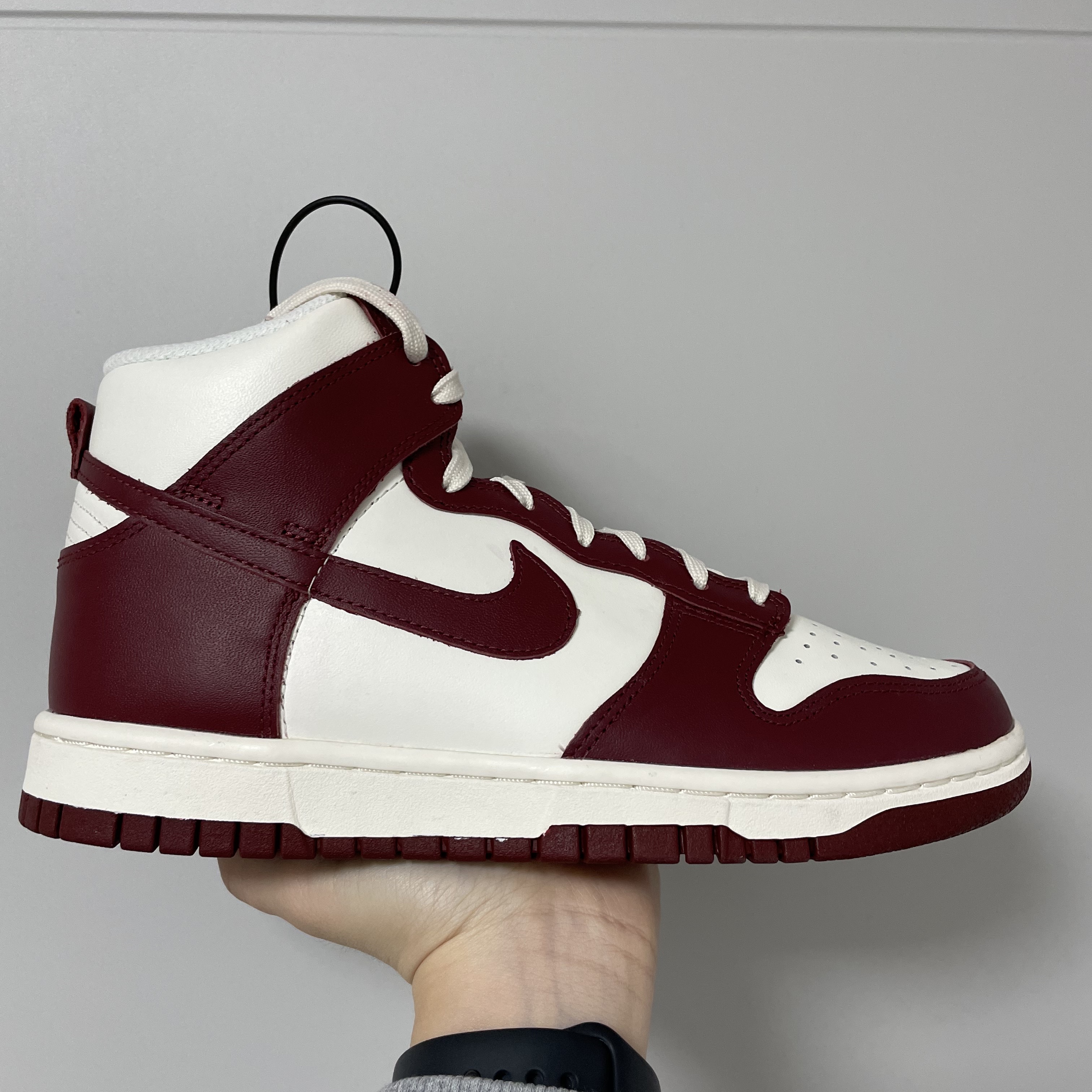(W) Nike Dunk High Team Red 착용 스타일 - 1