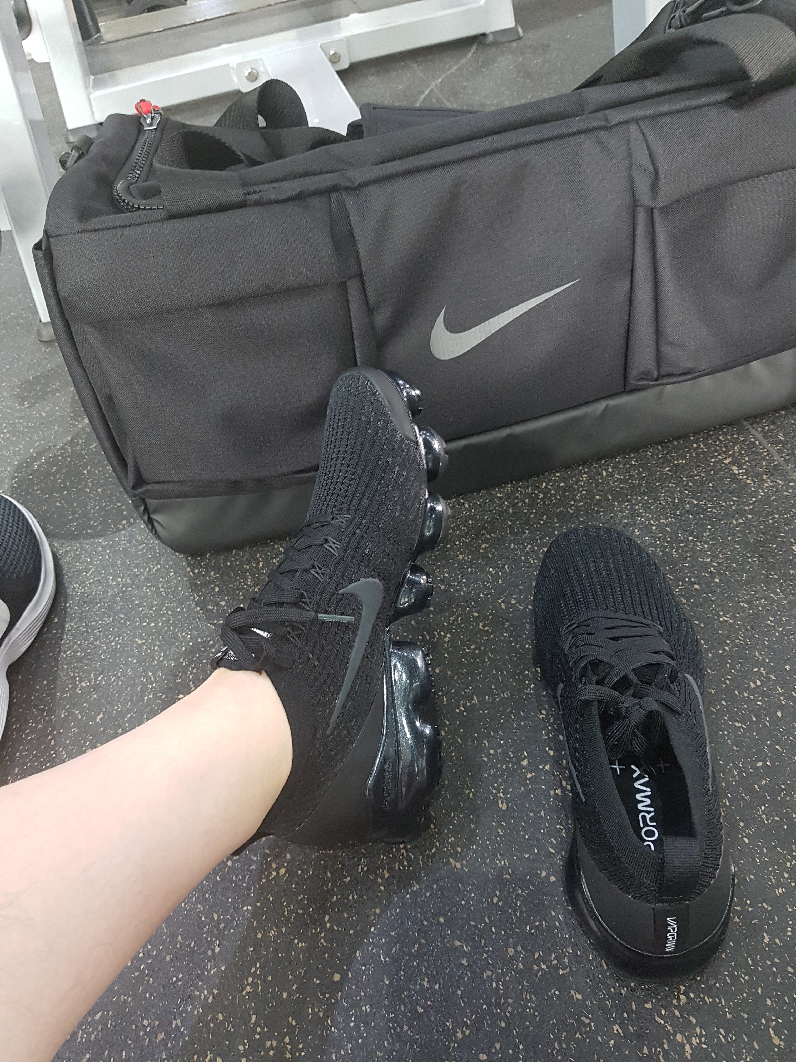 Nike Air VaporMax Flyknit 3.0 Triple Black 착용 스타일 - 3