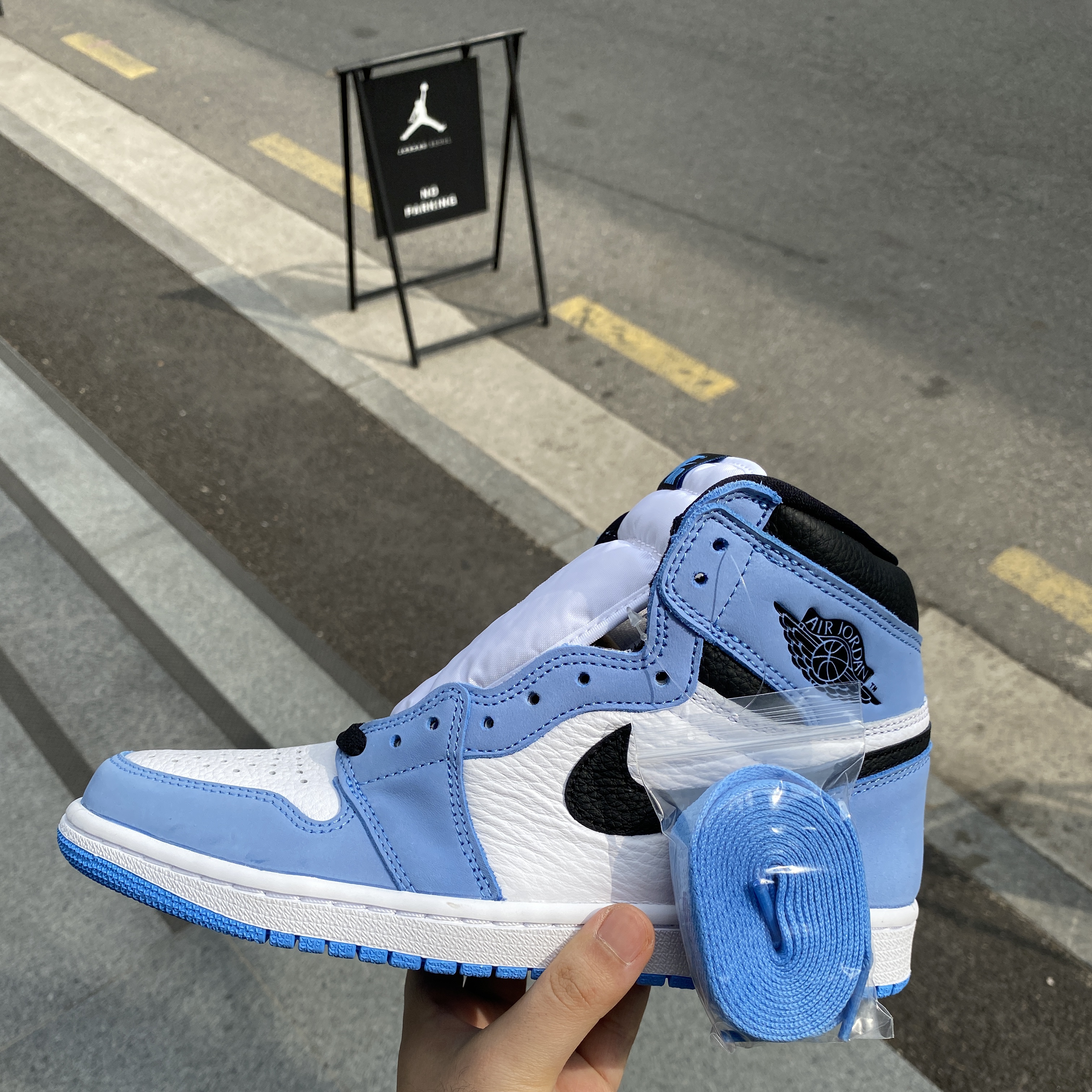 Jordan 1 Retro High OG University Blue 착용 스타일