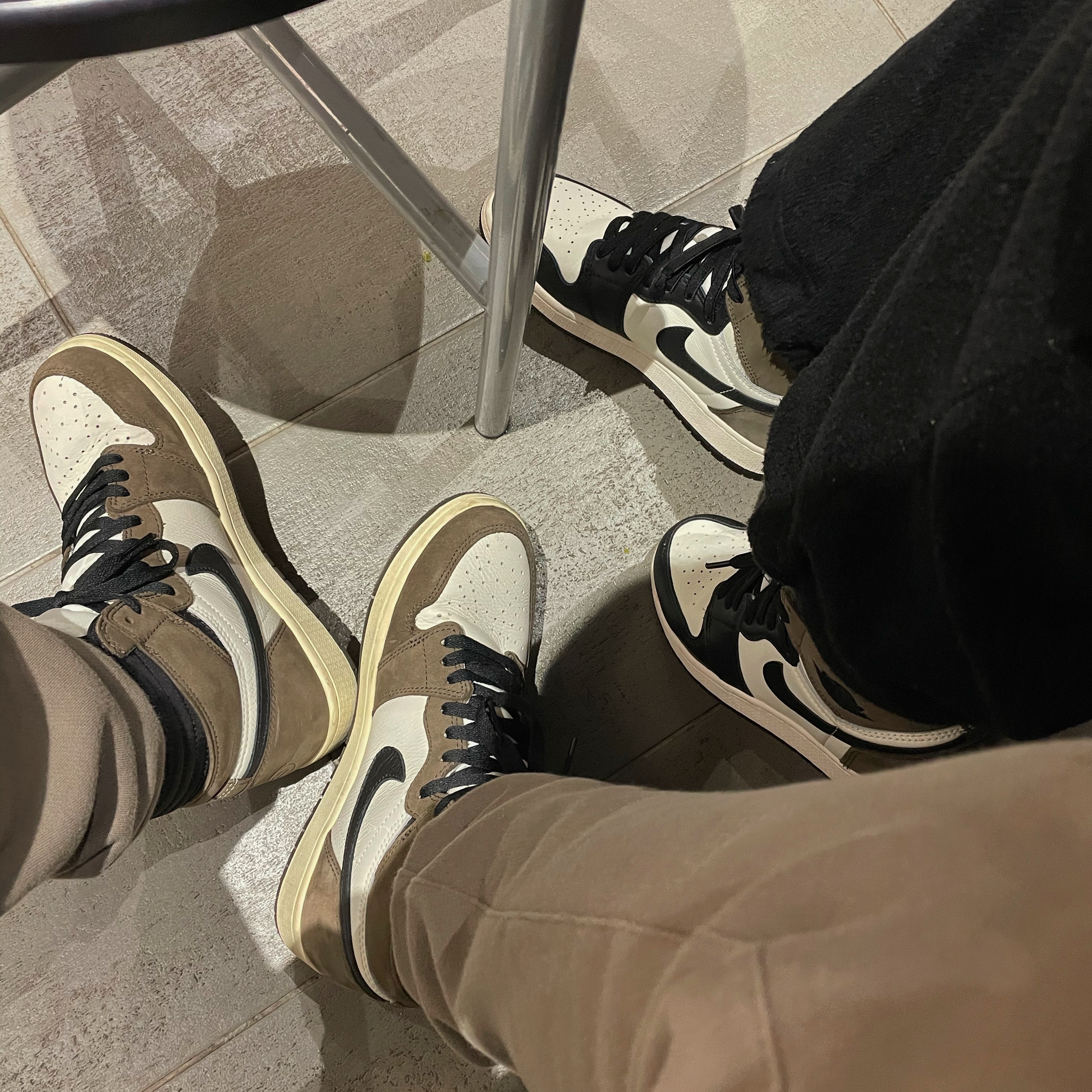 Jordan 1 Retro High OG Black Mocha, Jordan 1 x Travis Scott Retro High OG SP Mocha 착용 스타일 - 1