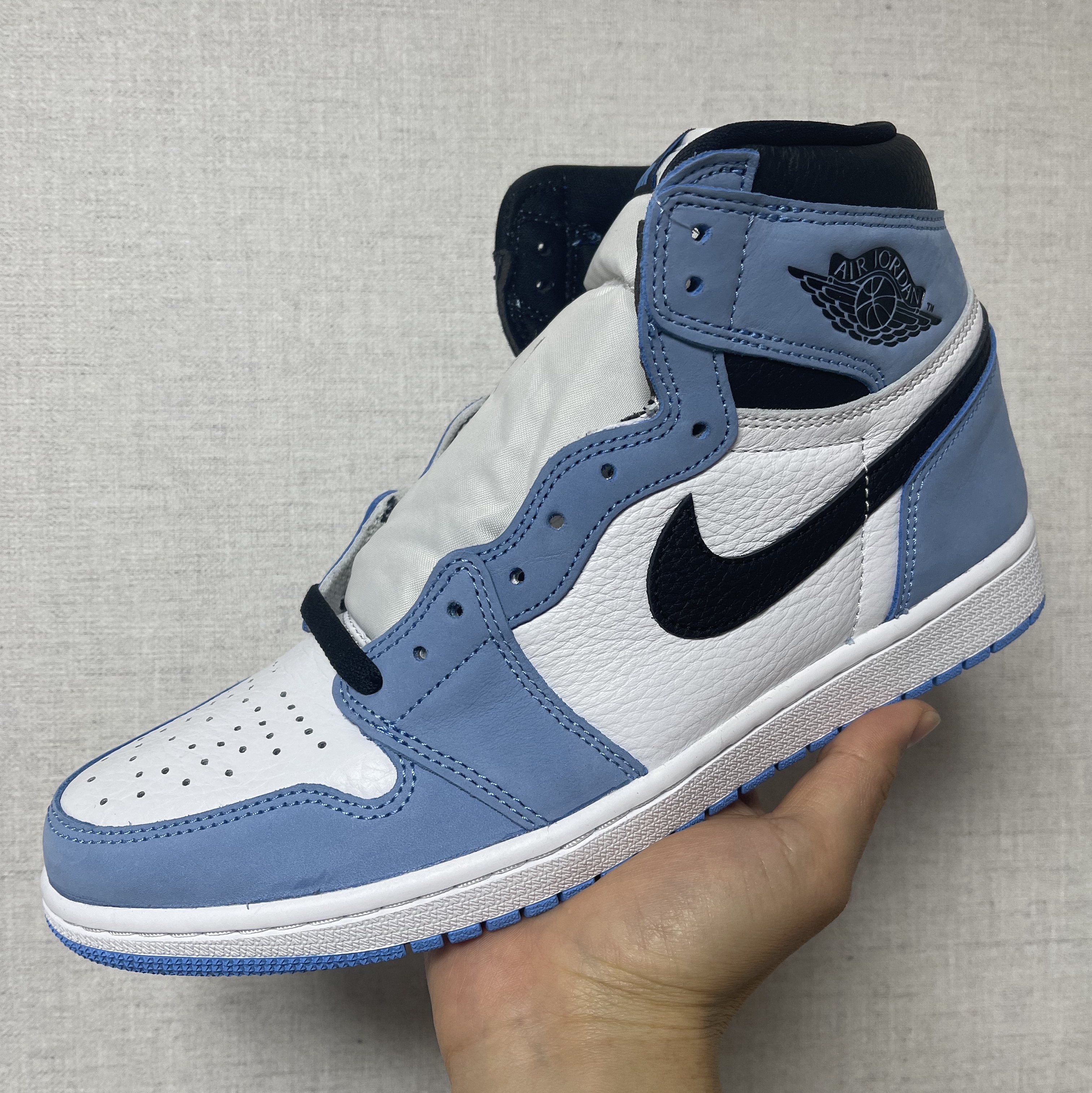 Jordan 1 Retro High OG University Blue 착용 스타일