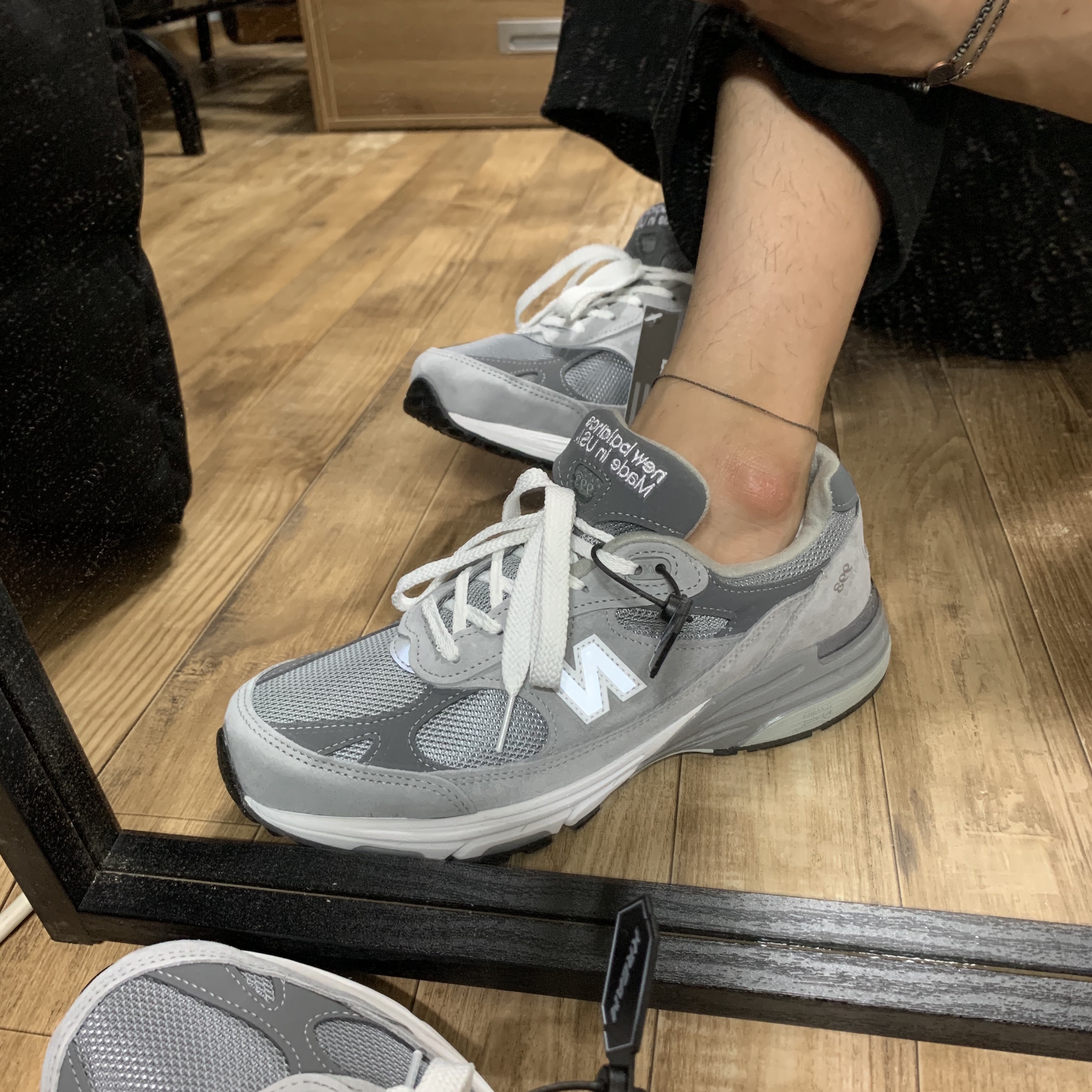 (W) New Balance 993 Made in USA Grey - B Standard 착용 스타일