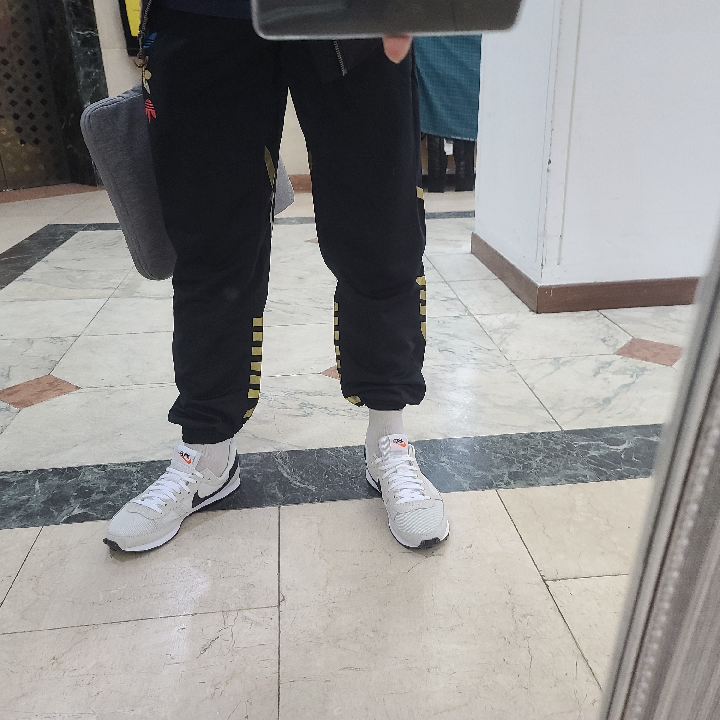 Nike Challenger OG Light Bone 착용 스타일 - 3