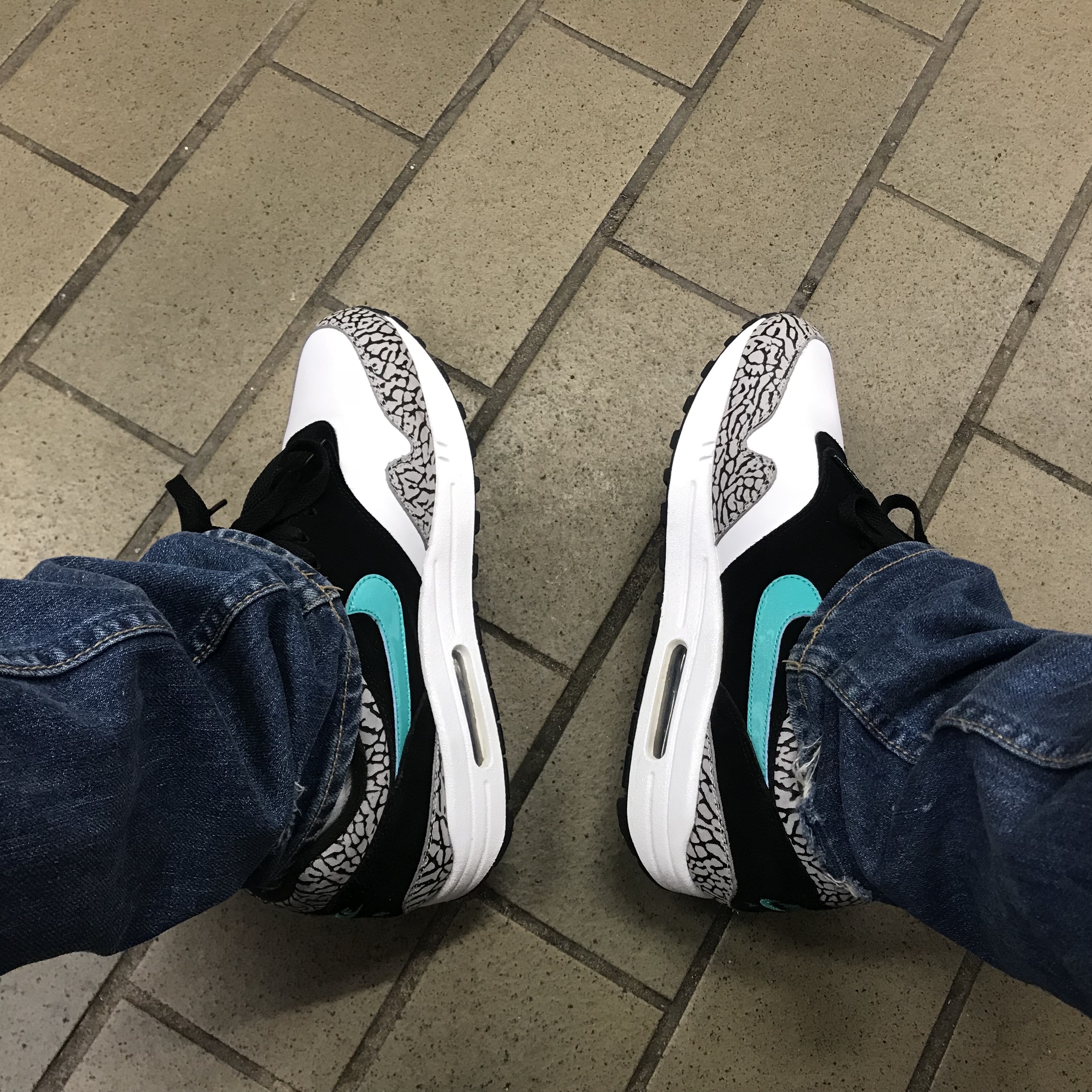 NIke x Atmos Air Max 1 Elephant 2017 착용 스타일
