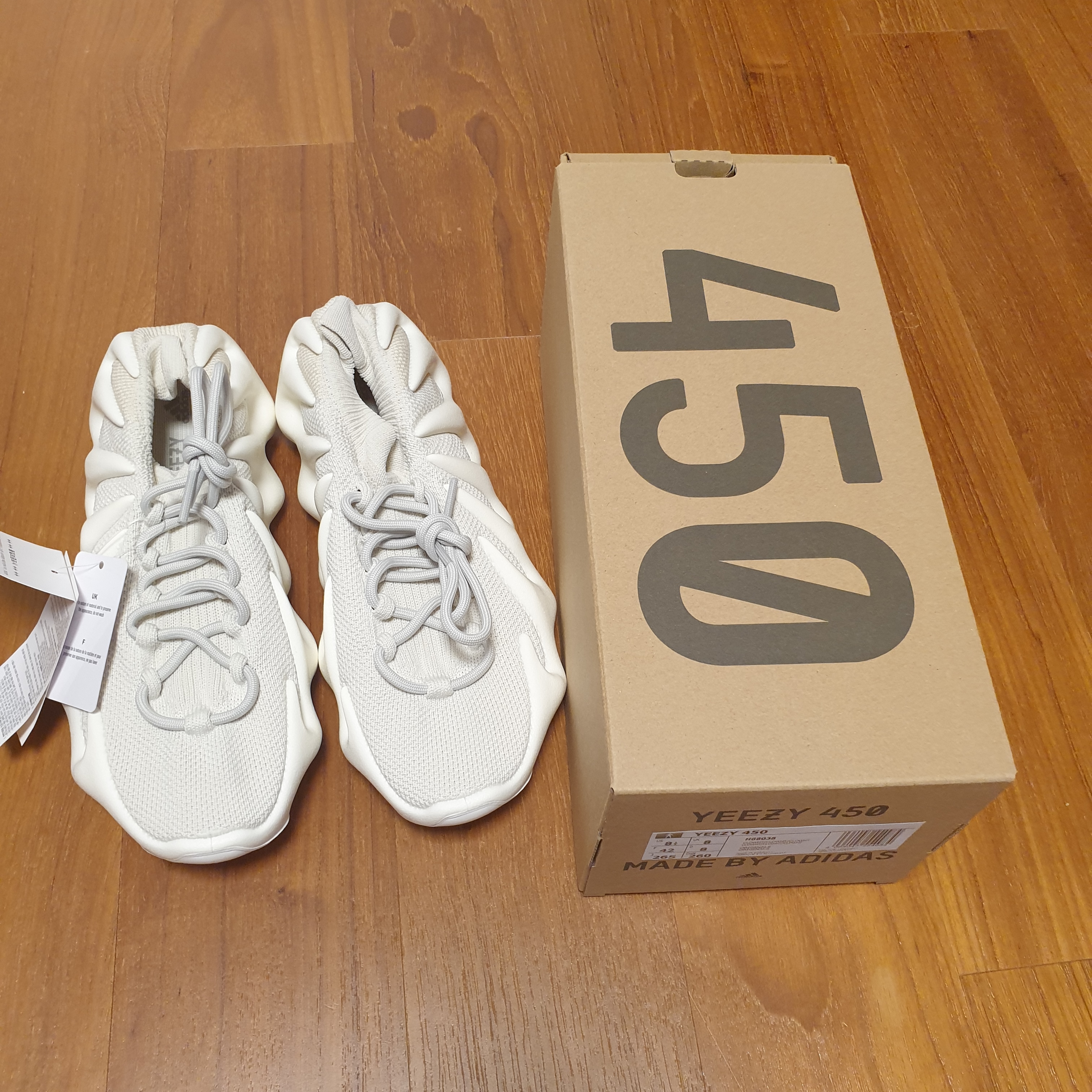 Adidas Yeezy 450 Cloud White 착용 스타일 - 2