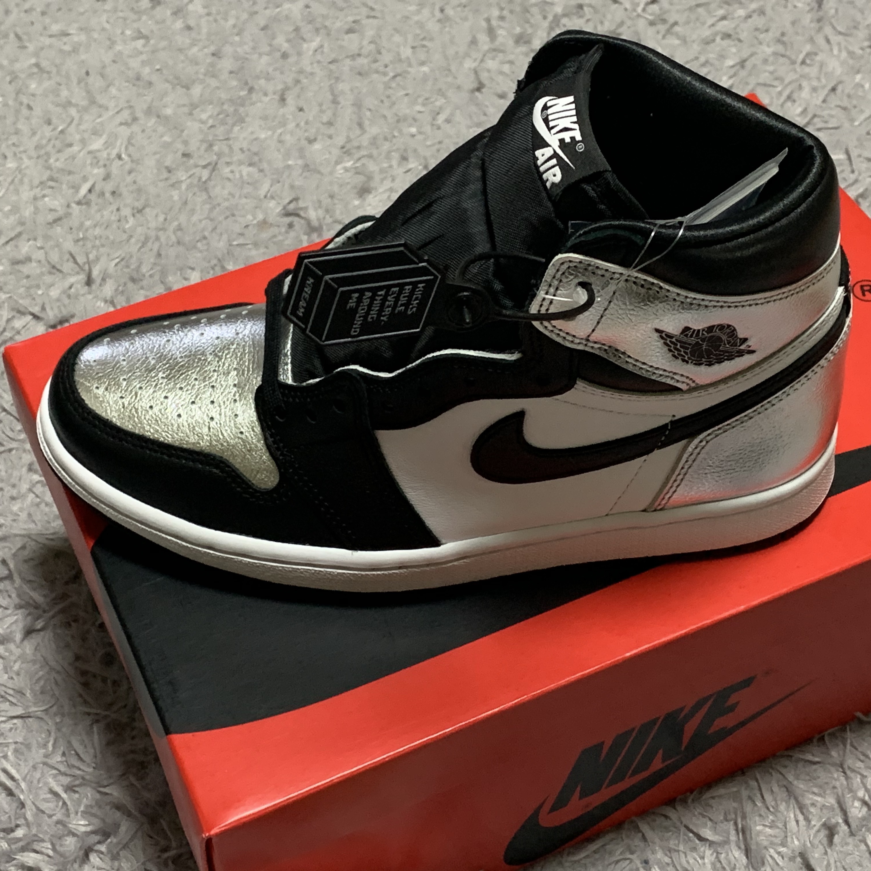 (W) Jordan 1 Retro High OG Silver Toe 착용 스타일 - 1