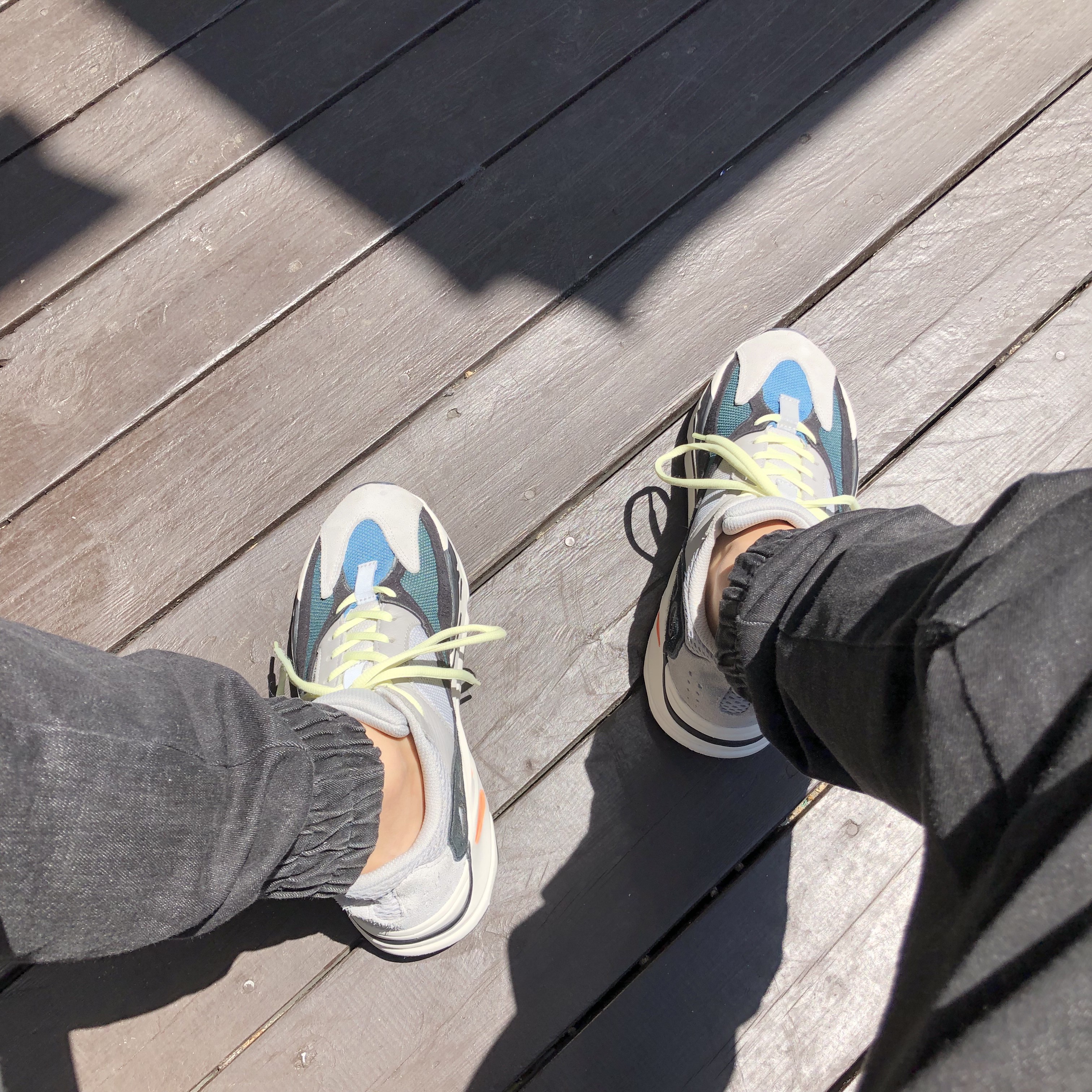 Adidas Yeezy Boost 700 Wave Runner Solid Grey 2017/2019 착용 스타일