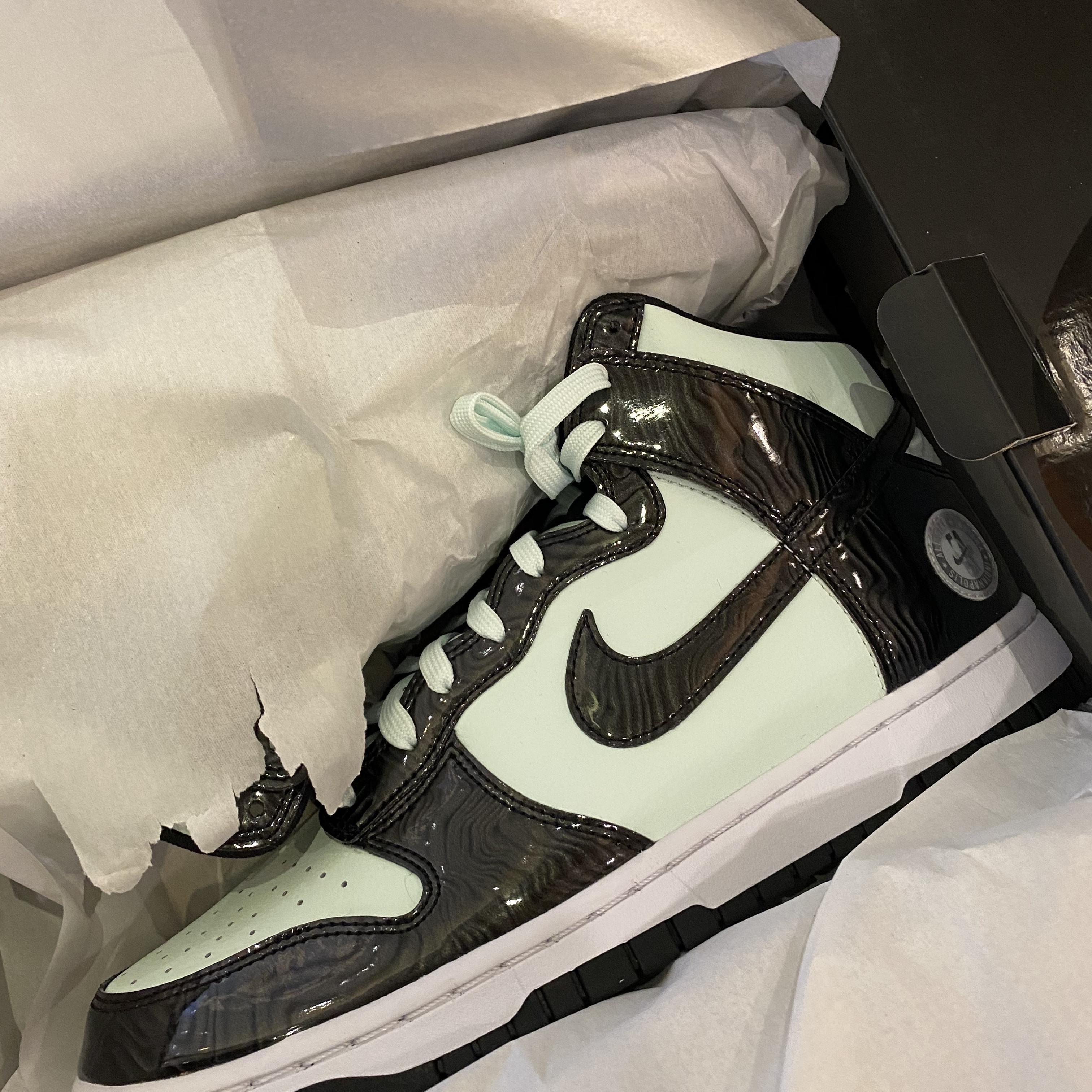Nike Dunk High Barely Green 착용 스타일