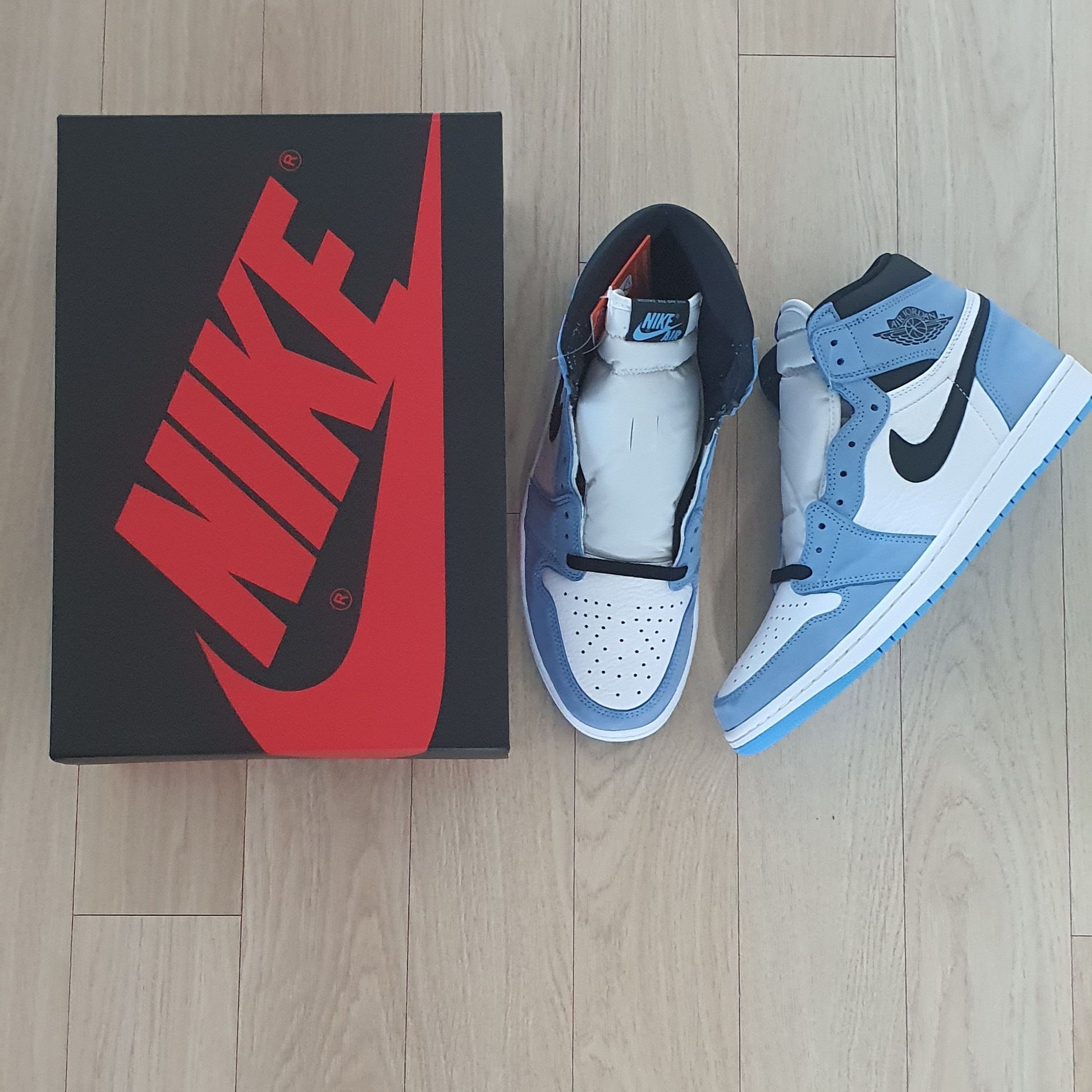 Jordan 1 Retro High OG University Blue 착용 스타일 - 2