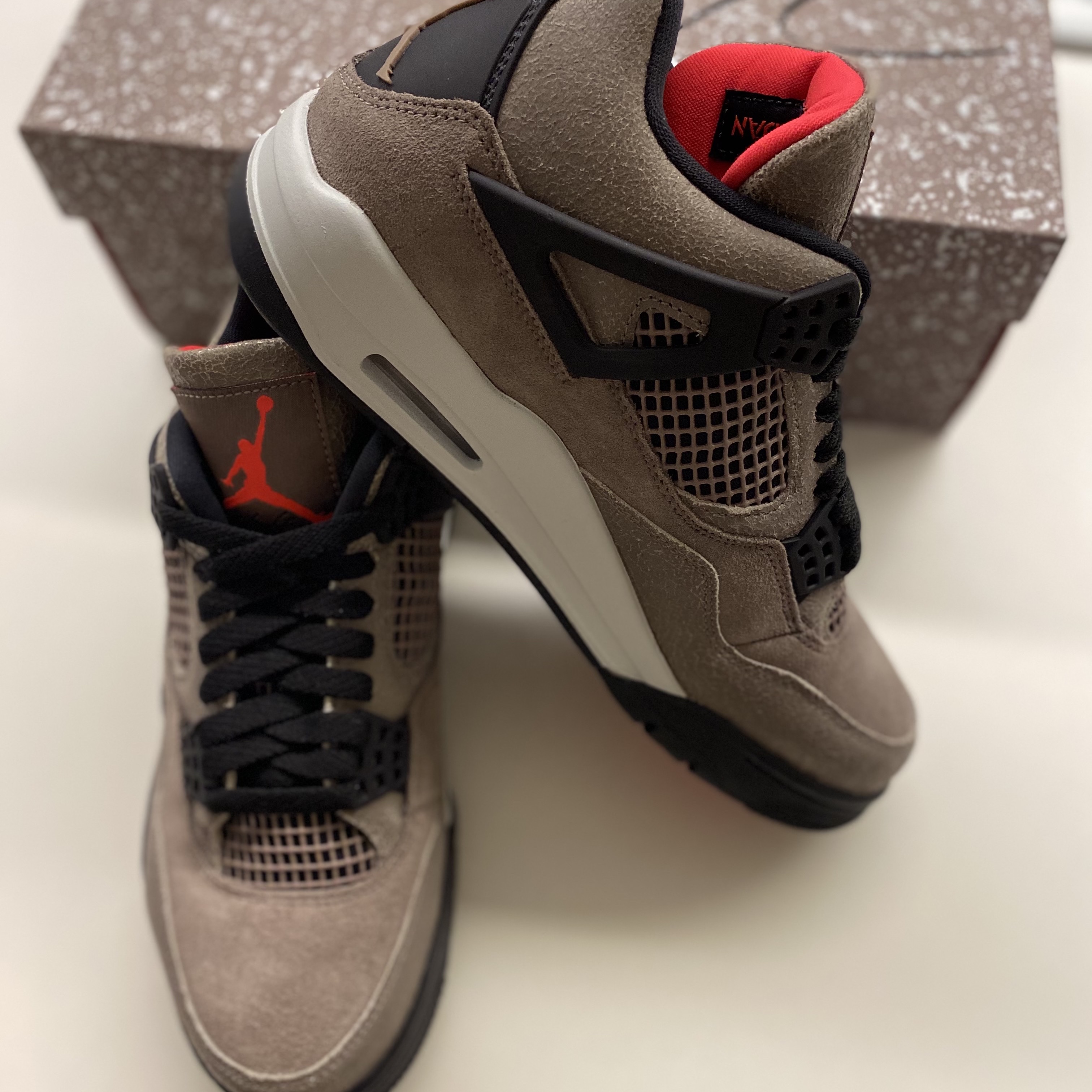 Jordan 4 Retro Taupe Haze 착용 스타일 - 2