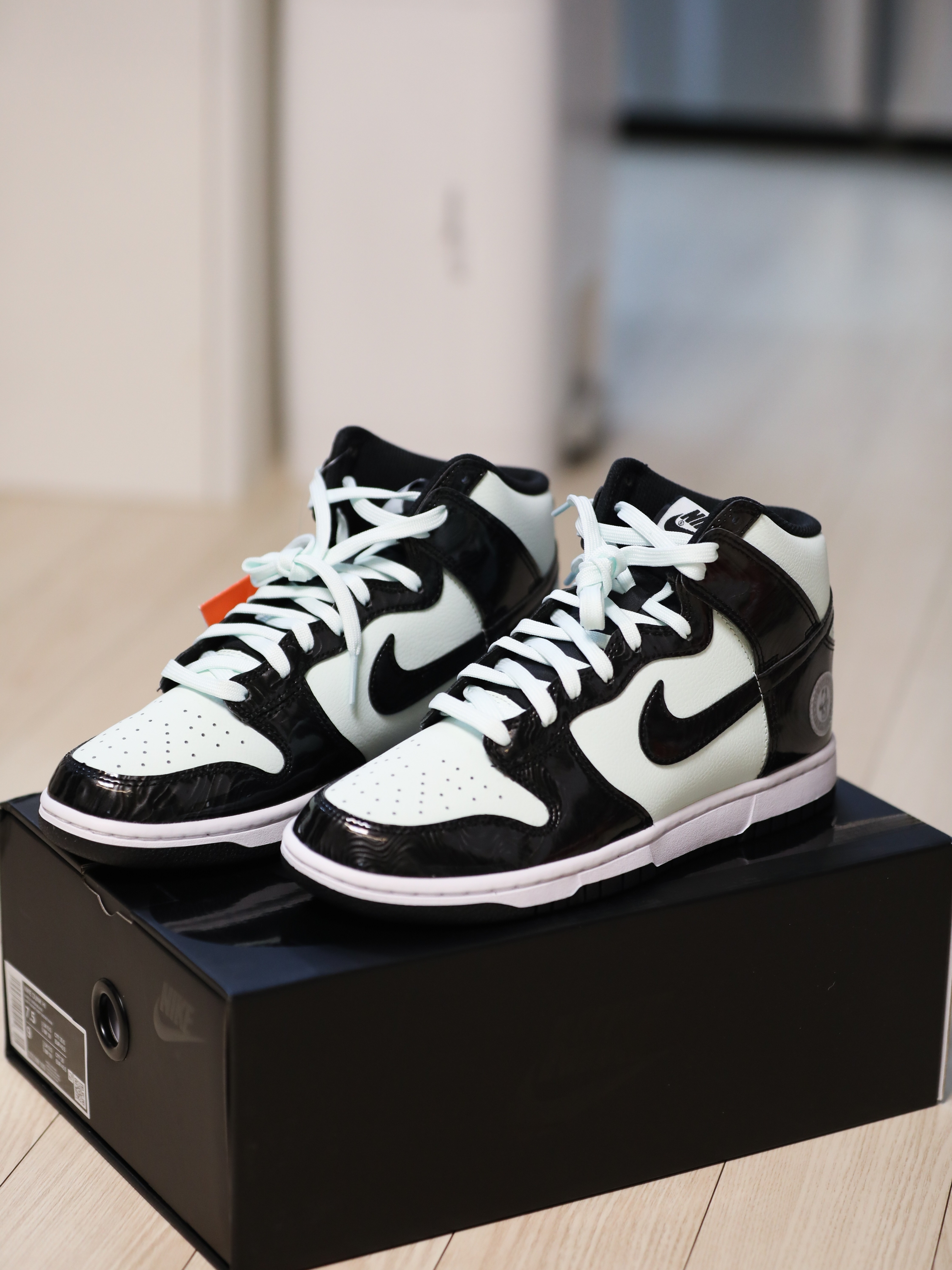 Nike Dunk High Barely Green 착용 스타일 - 1
