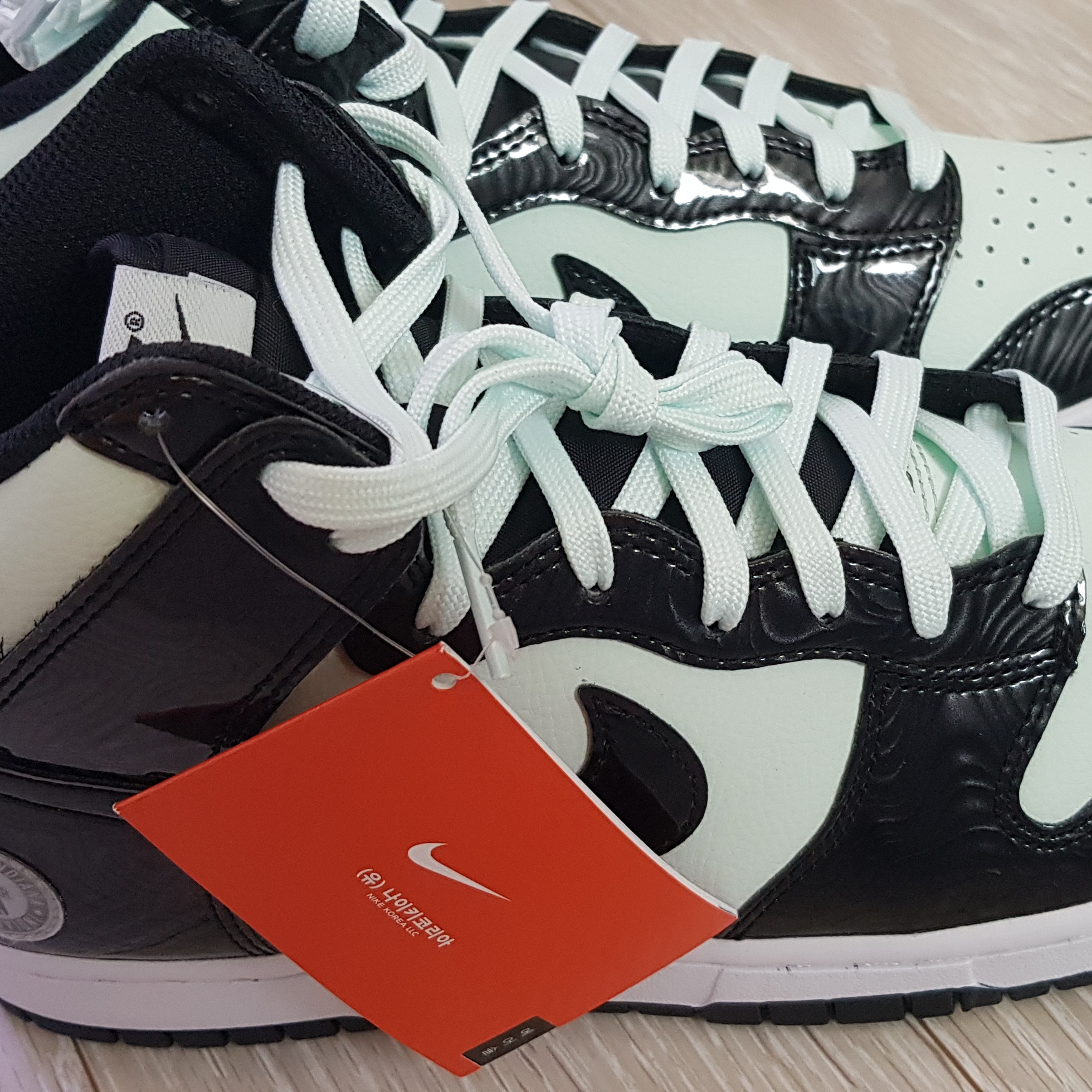 Nike Dunk High Barely Green 착용 스타일 - 2