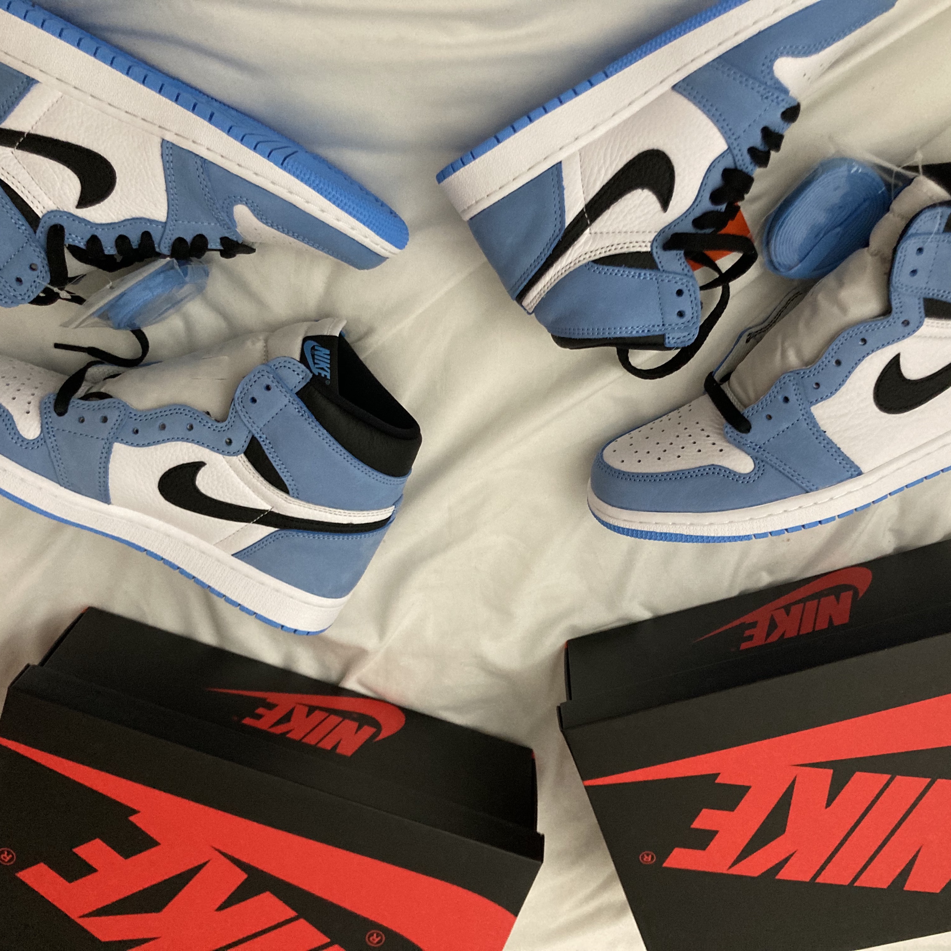 Jordan 1 Retro High OG University Blue, (GS) Jordan 1 Retro High OG University Blue 착용 스타일 - 2