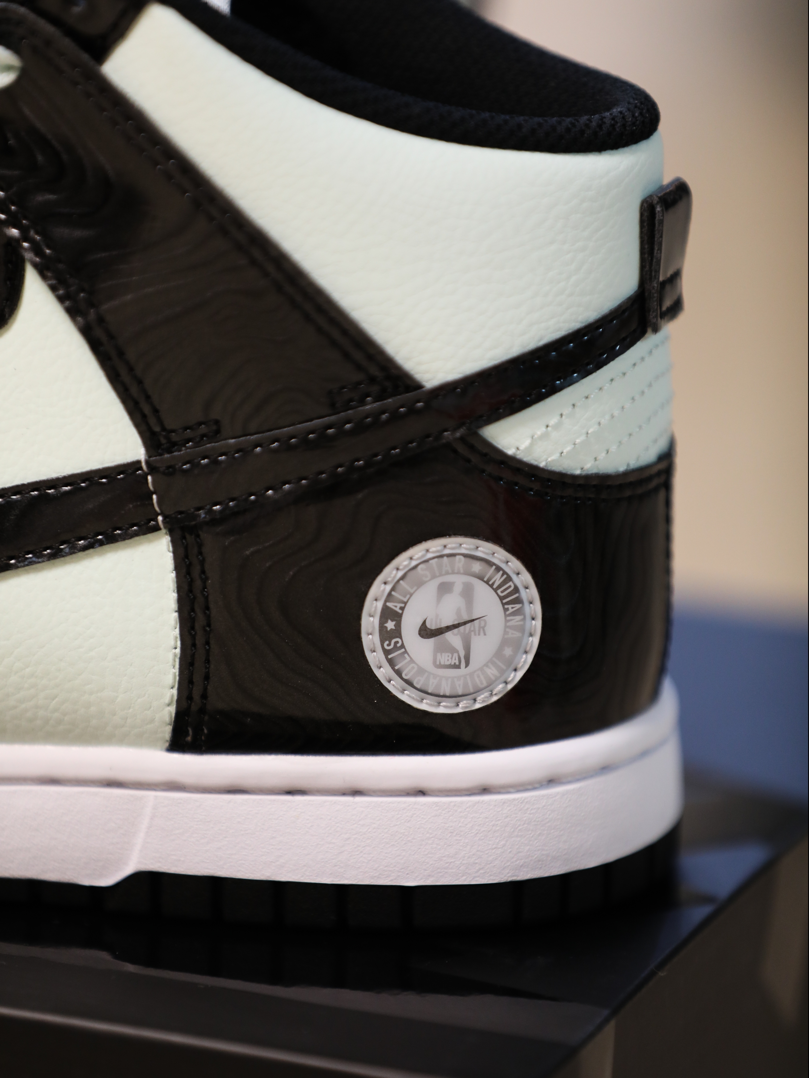 Nike Dunk High Barely Green 착용 스타일 - 3