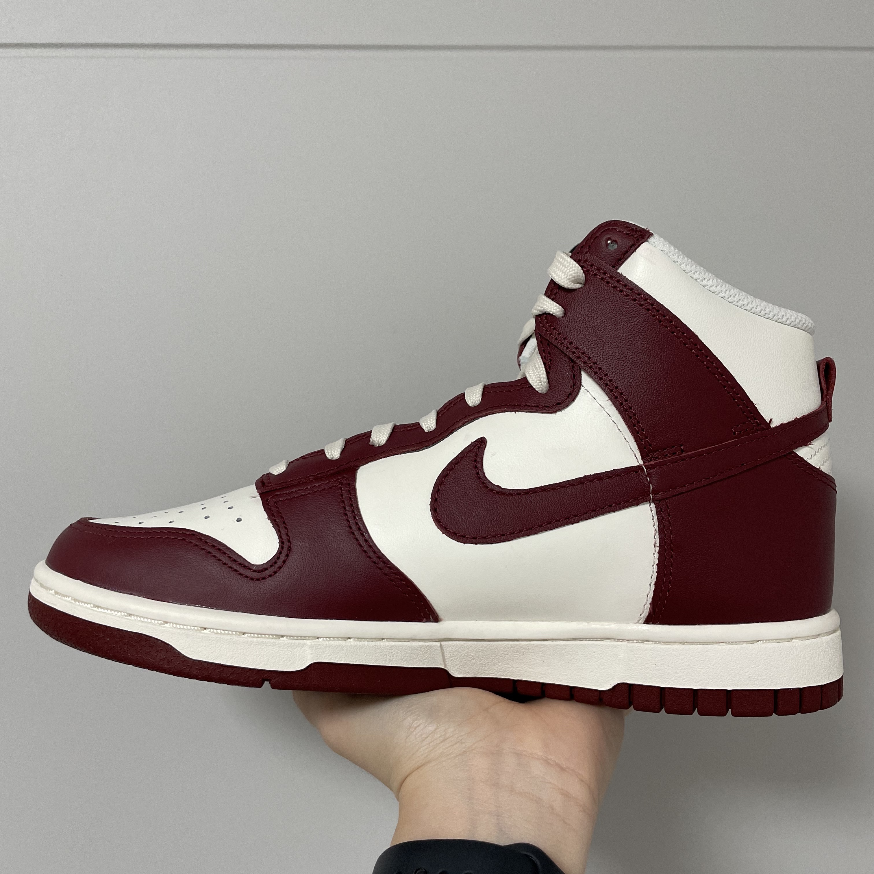 (W) Nike Dunk High Team Red 착용 스타일 - 3