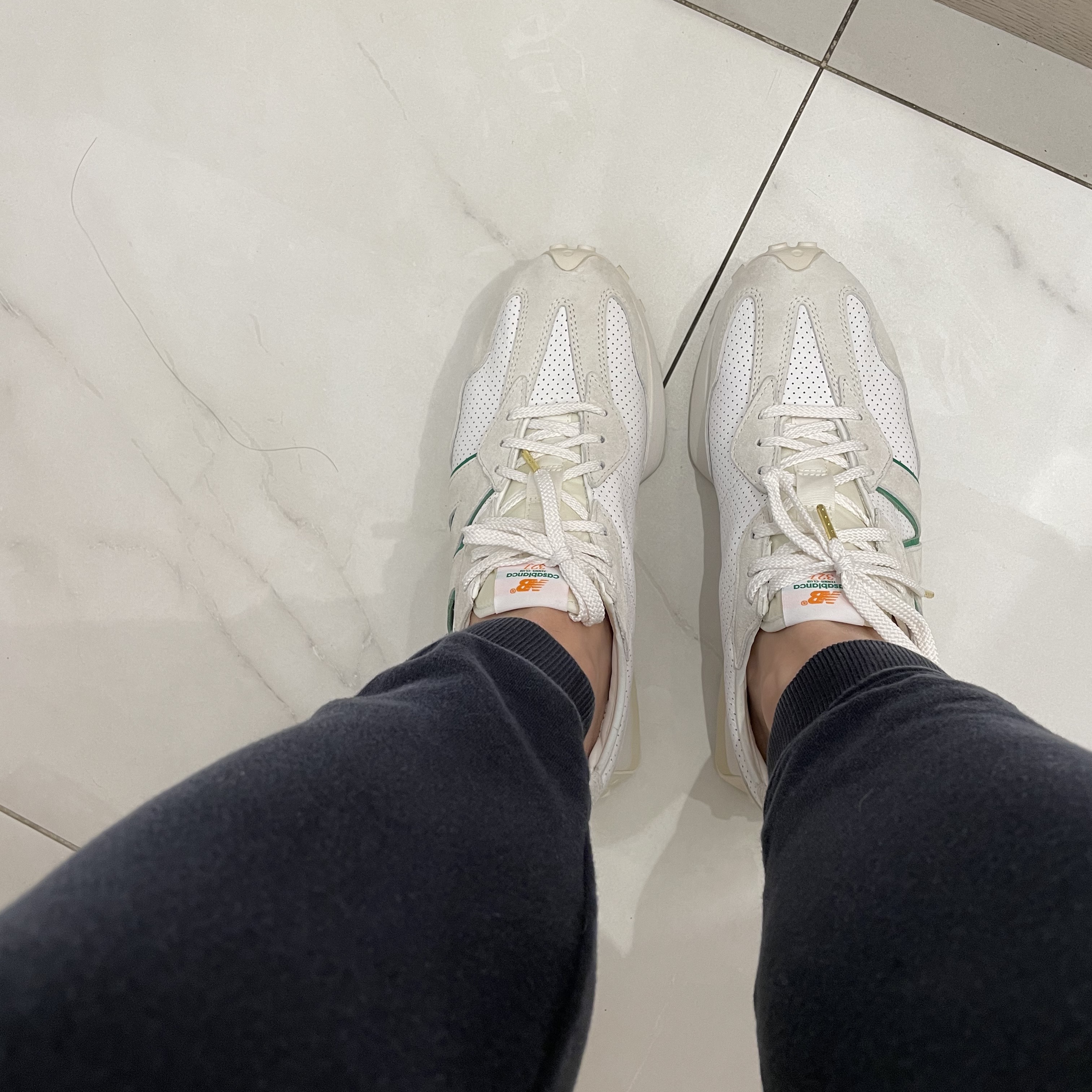 New Balance x Casablanca 327 Idealist Off White Green 착용 스타일