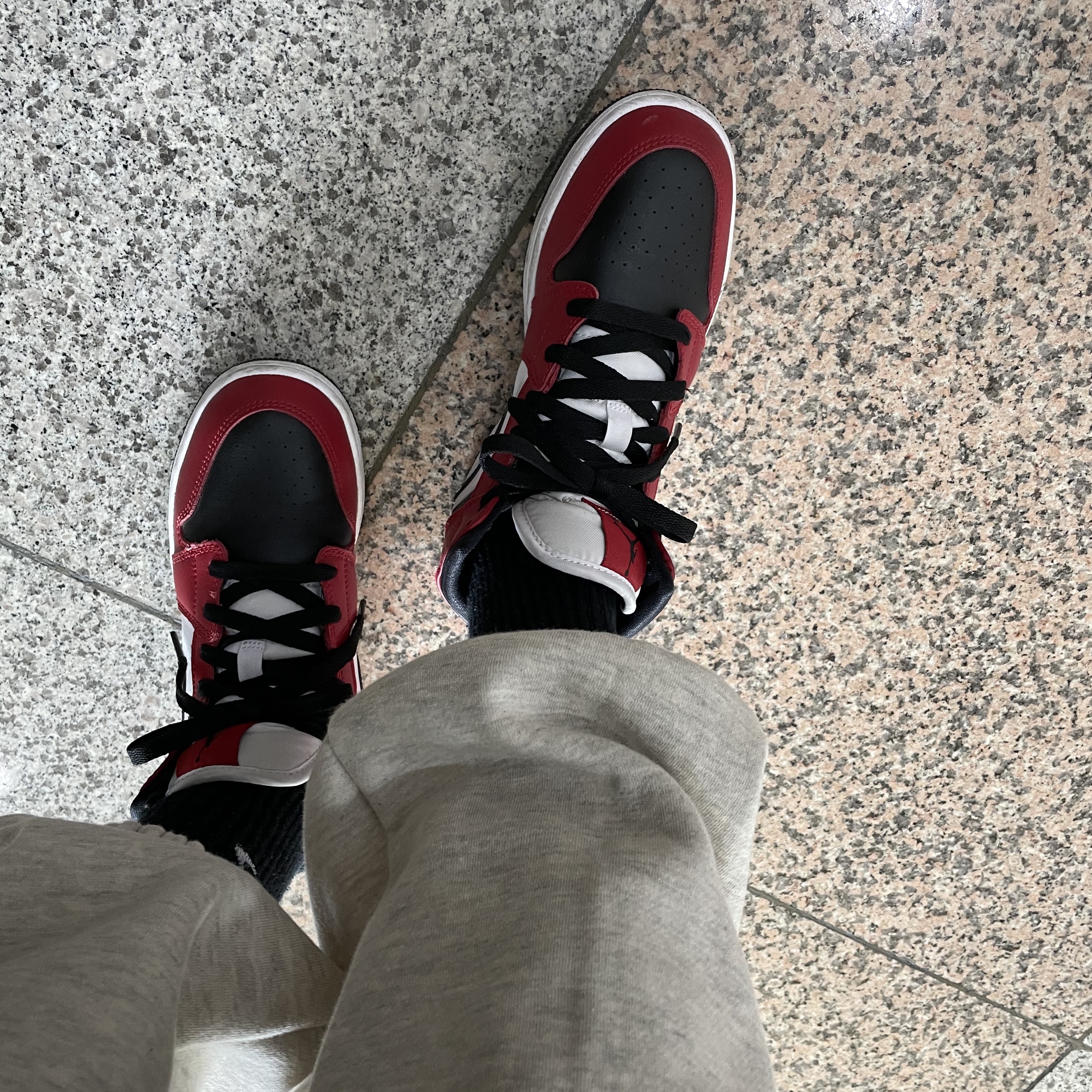 (GS) Jordan 1 Mid Chicago Black Toe 착용 스타일 - 2