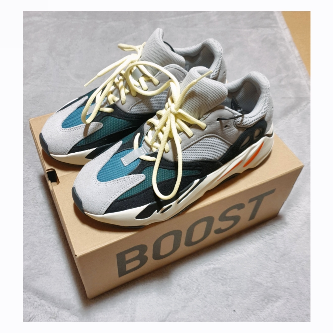 Adidas Yeezy Boost 700 Wave Runner Solid Grey 2017/2019 착용 스타일