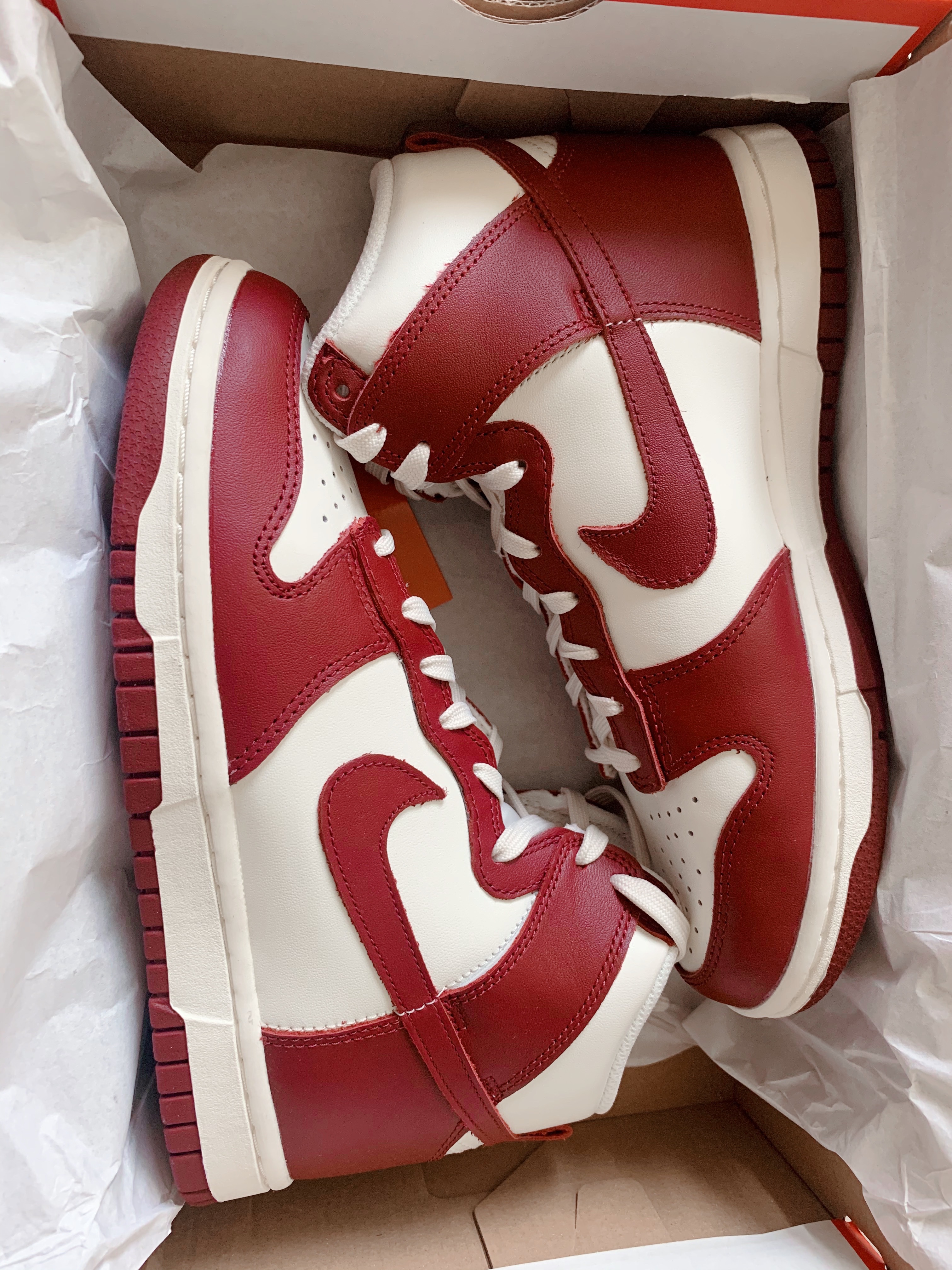 (W) Nike Dunk High Team Red 착용 스타일 - 1