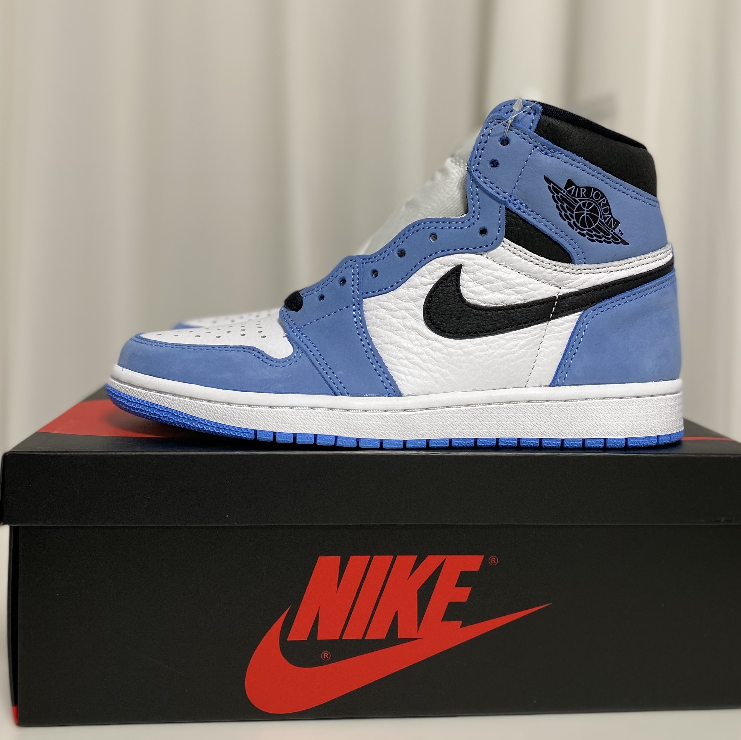Jordan 1 Retro High OG University Blue 착용 스타일 - 1