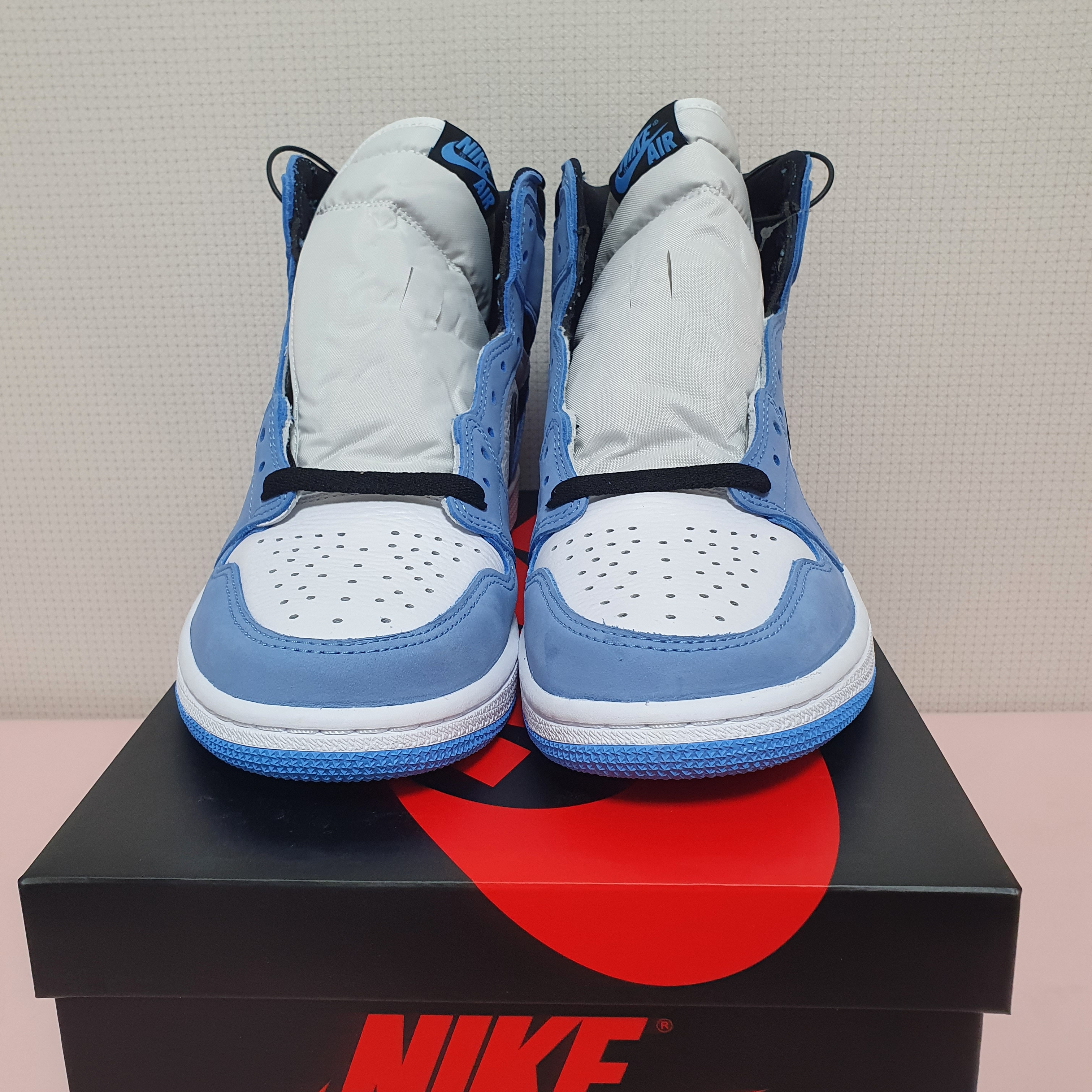 Jordan 1 Retro High OG University Blue 착용 스타일 - 3