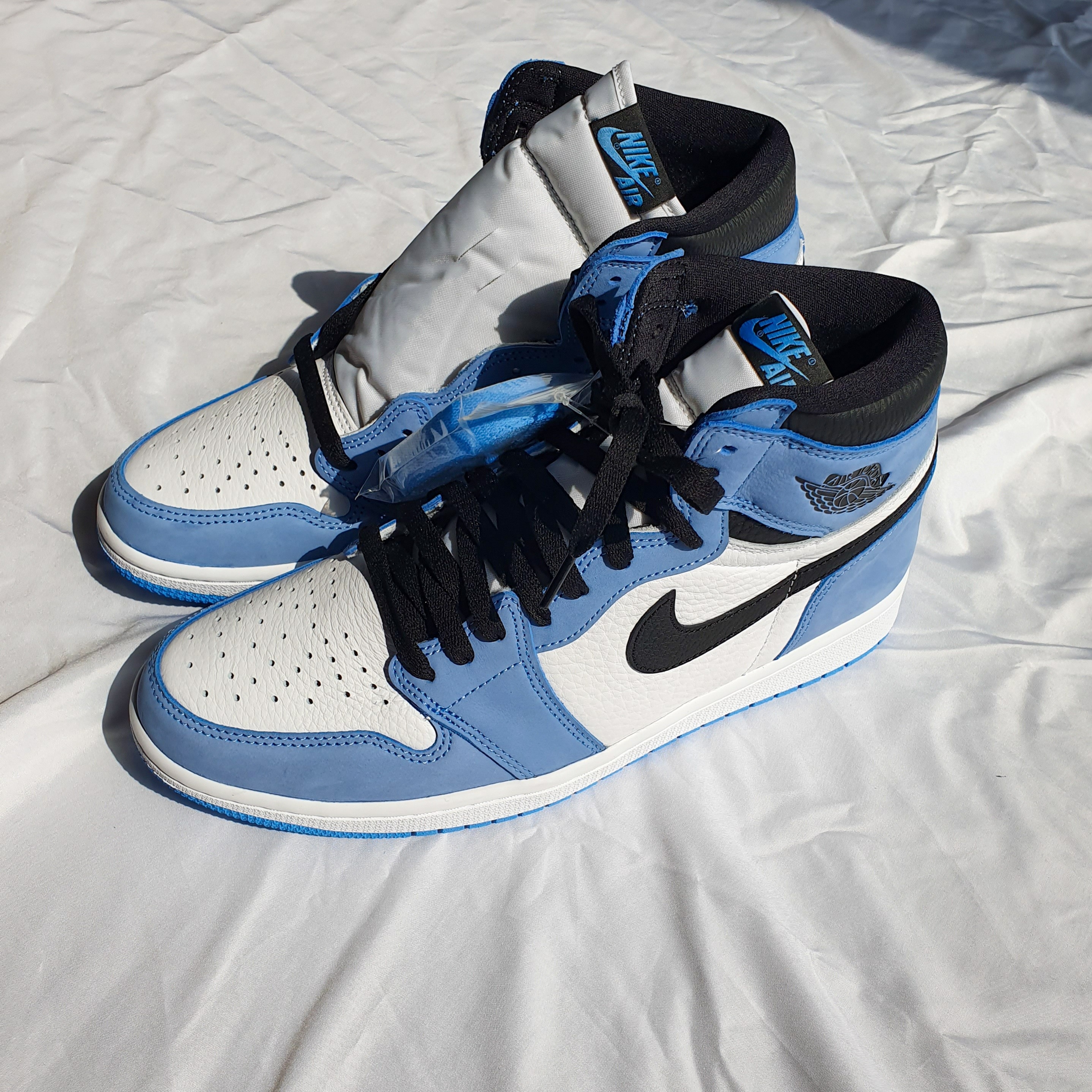 Jordan 1 Retro High OG University Blue 착용 스타일 - 1