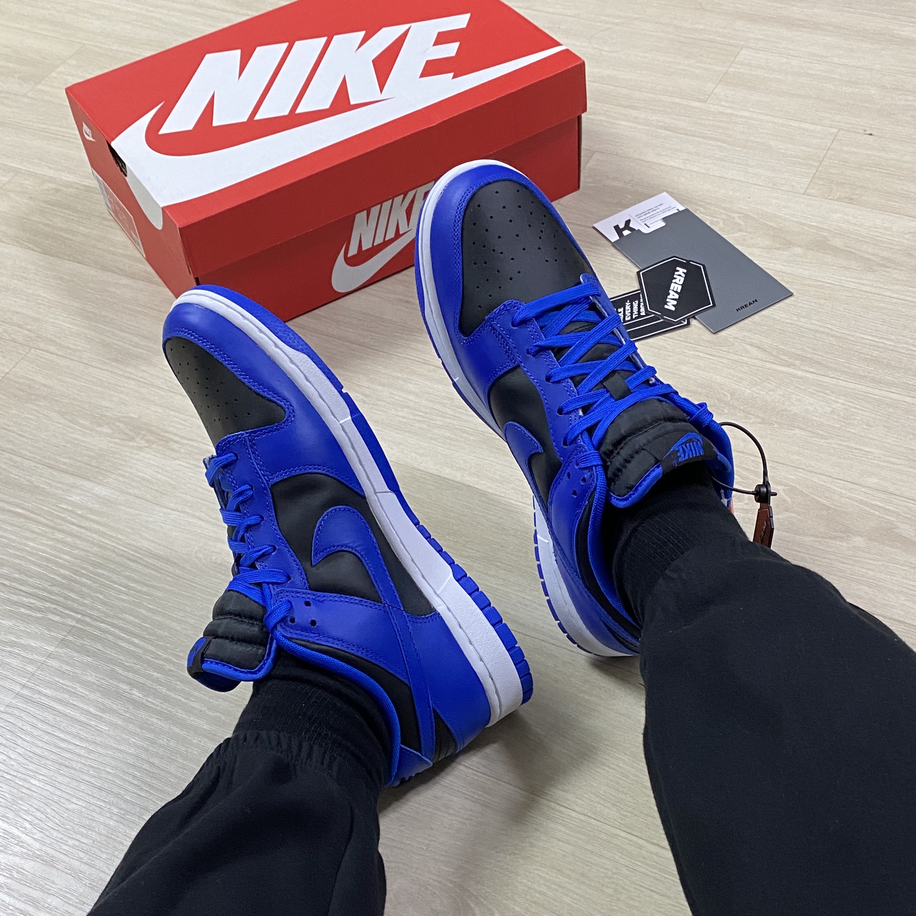 Nike Dunk Low Retro Hyper Cobalt 착용 스타일 - 2
