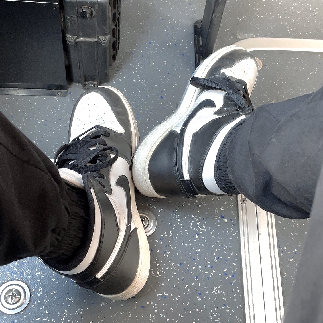 Jordan 1 Retro High OG Black White 2014 착용 스타일 - 1