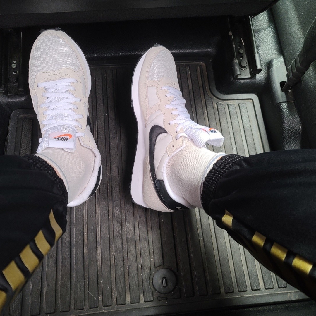 Nike Challenger OG Light Bone 착용 스타일 - 1