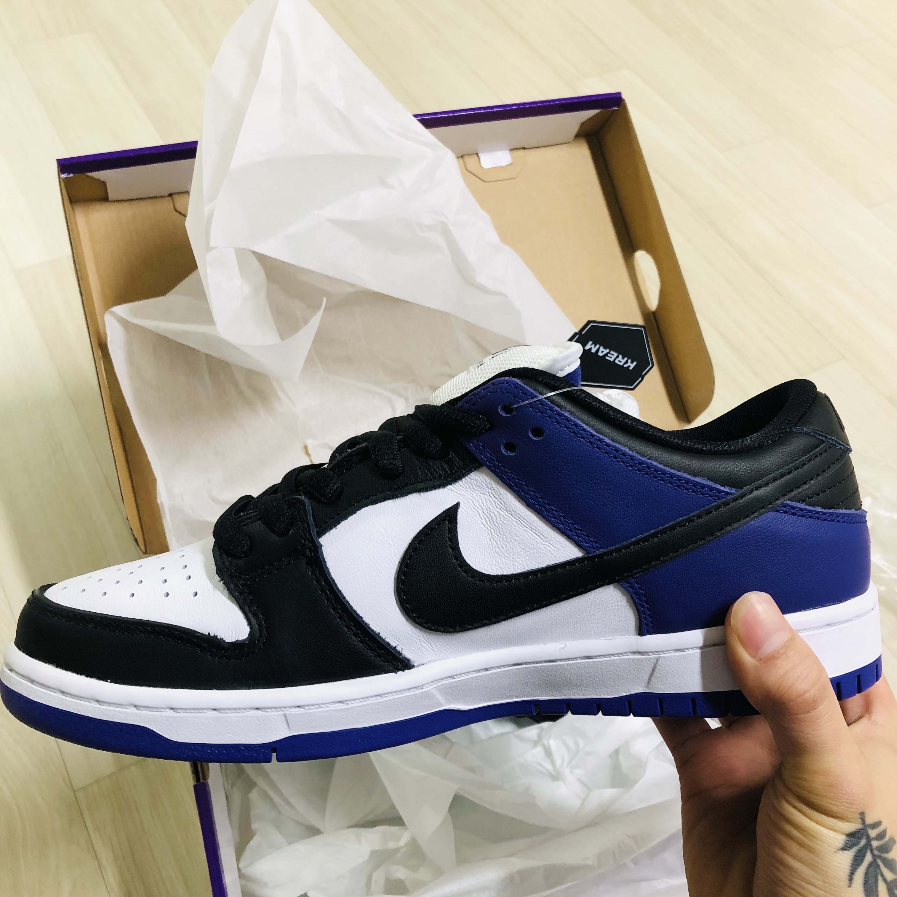 Nike SB Dunk Low Pro Court Purple 착용 스타일 - 3