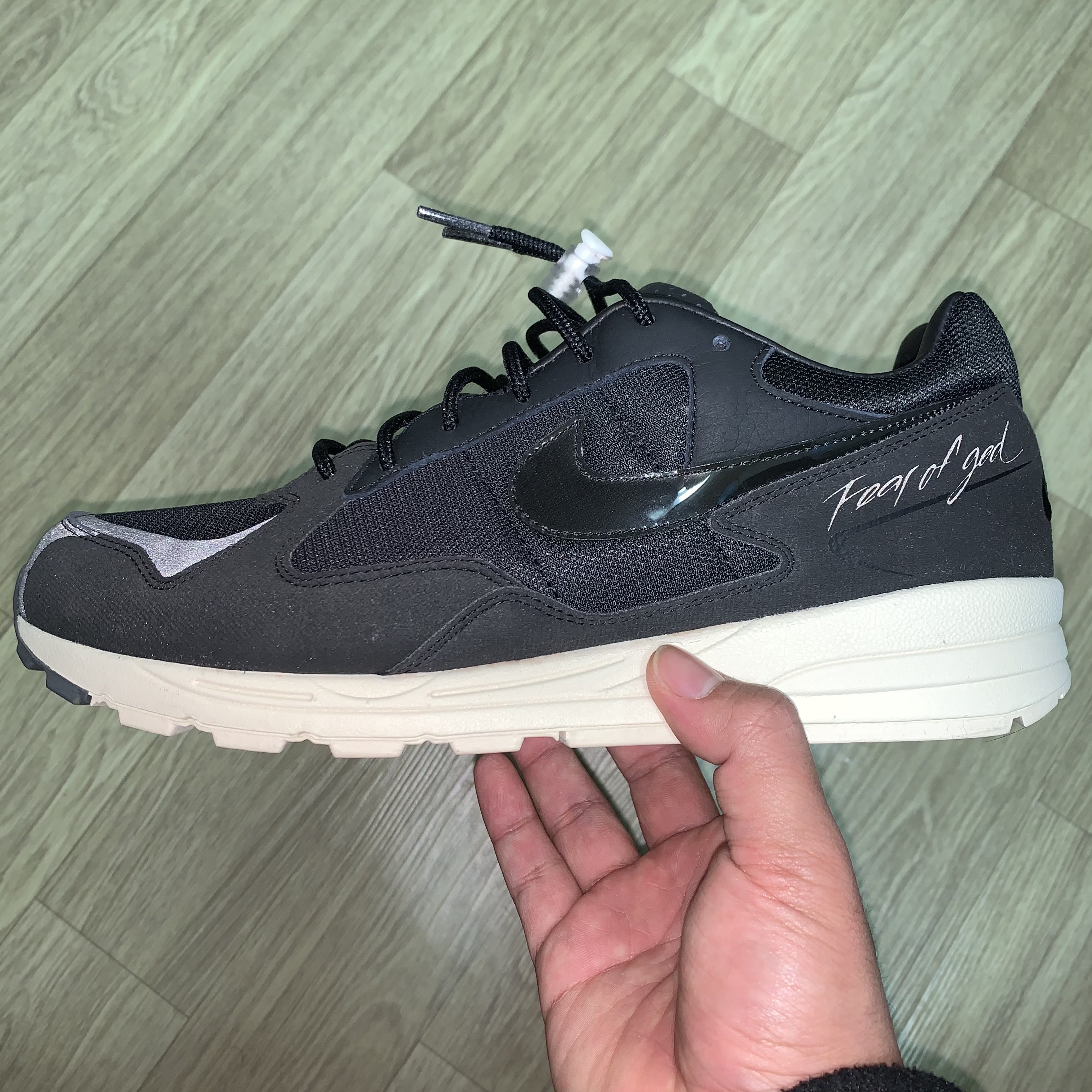 Nike x Fear of God Air Skylon 2 Black Sail 착용 스타일 - 2
