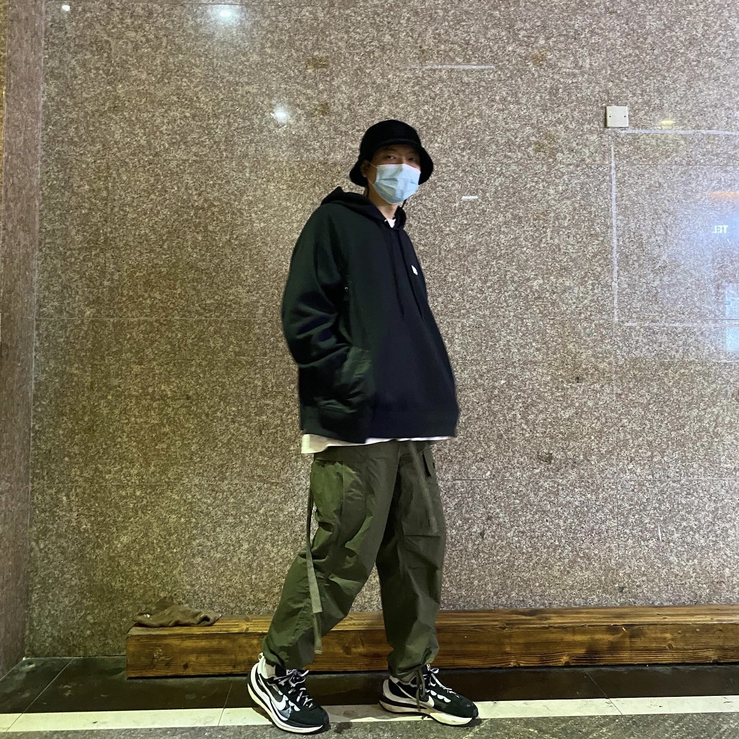 Supreme x Stone Island Corduroy Crusher Black - 20FW, Nike x Sacai NRG Hoodie Black 착용 스타일 - 2