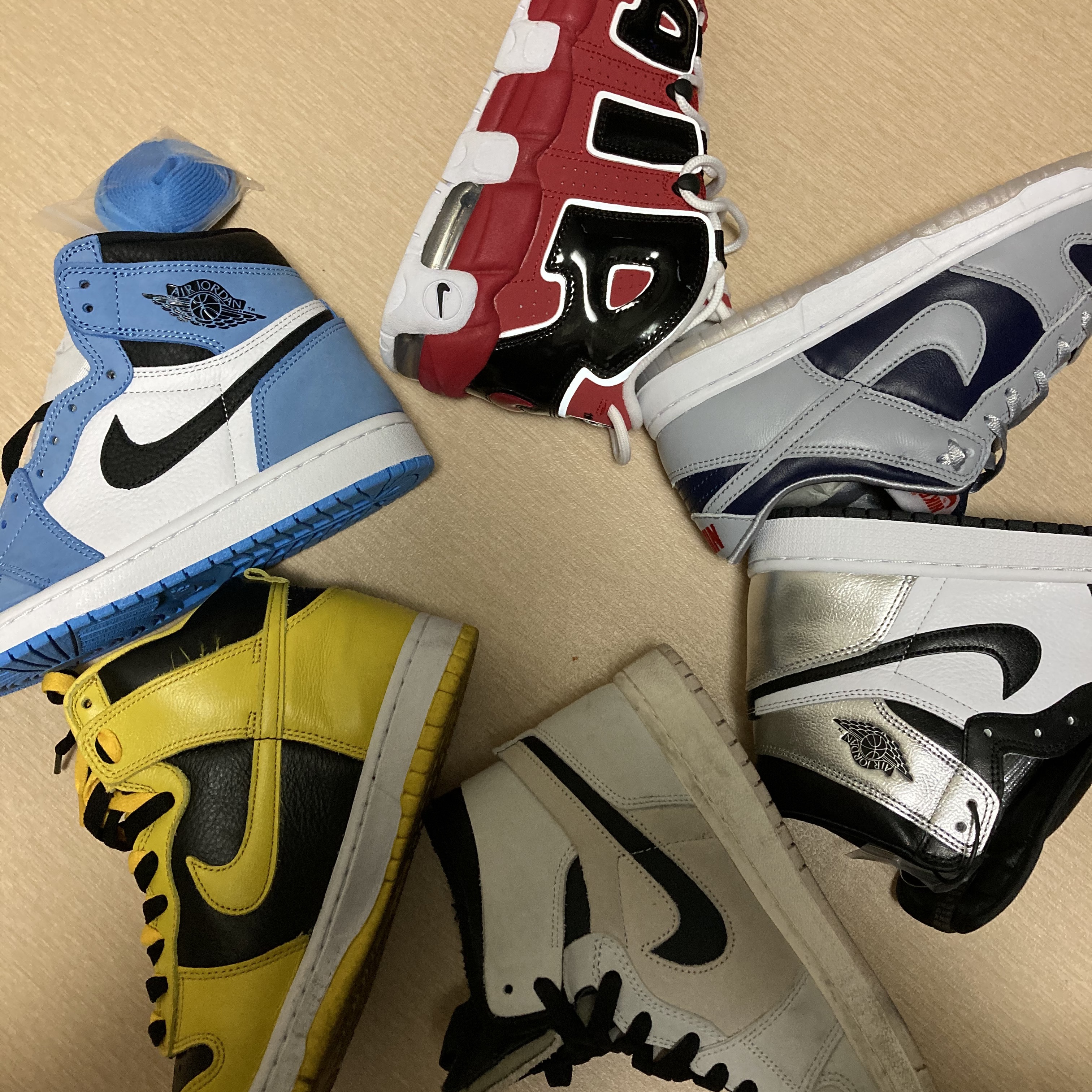 Jordan 1 Retro High OG University Blue, (W) Jordan 1 Zoom Air CMFT Summit Sail 착용 스타일