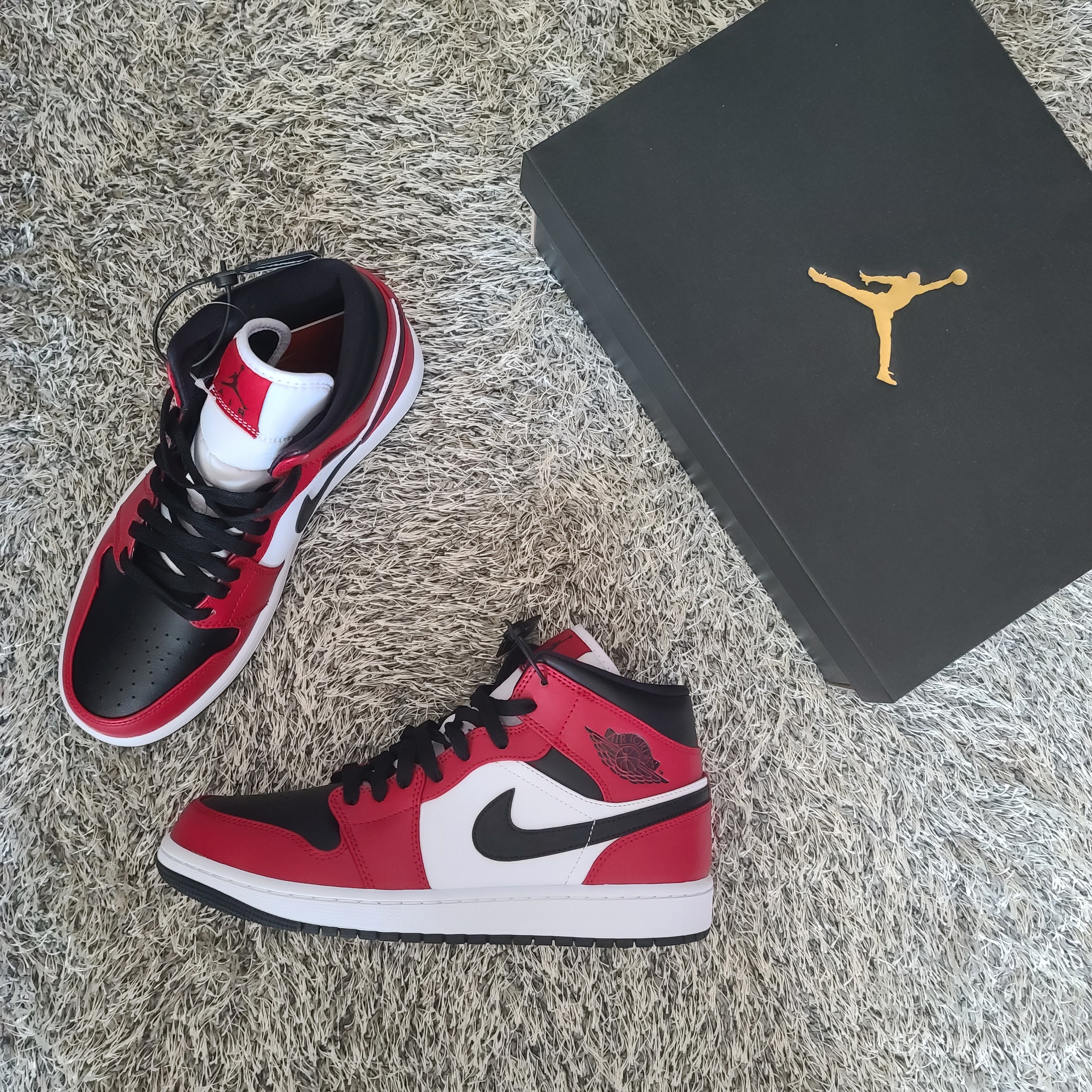 Jordan 1 Mid Chicago Black Toe 착용 스타일