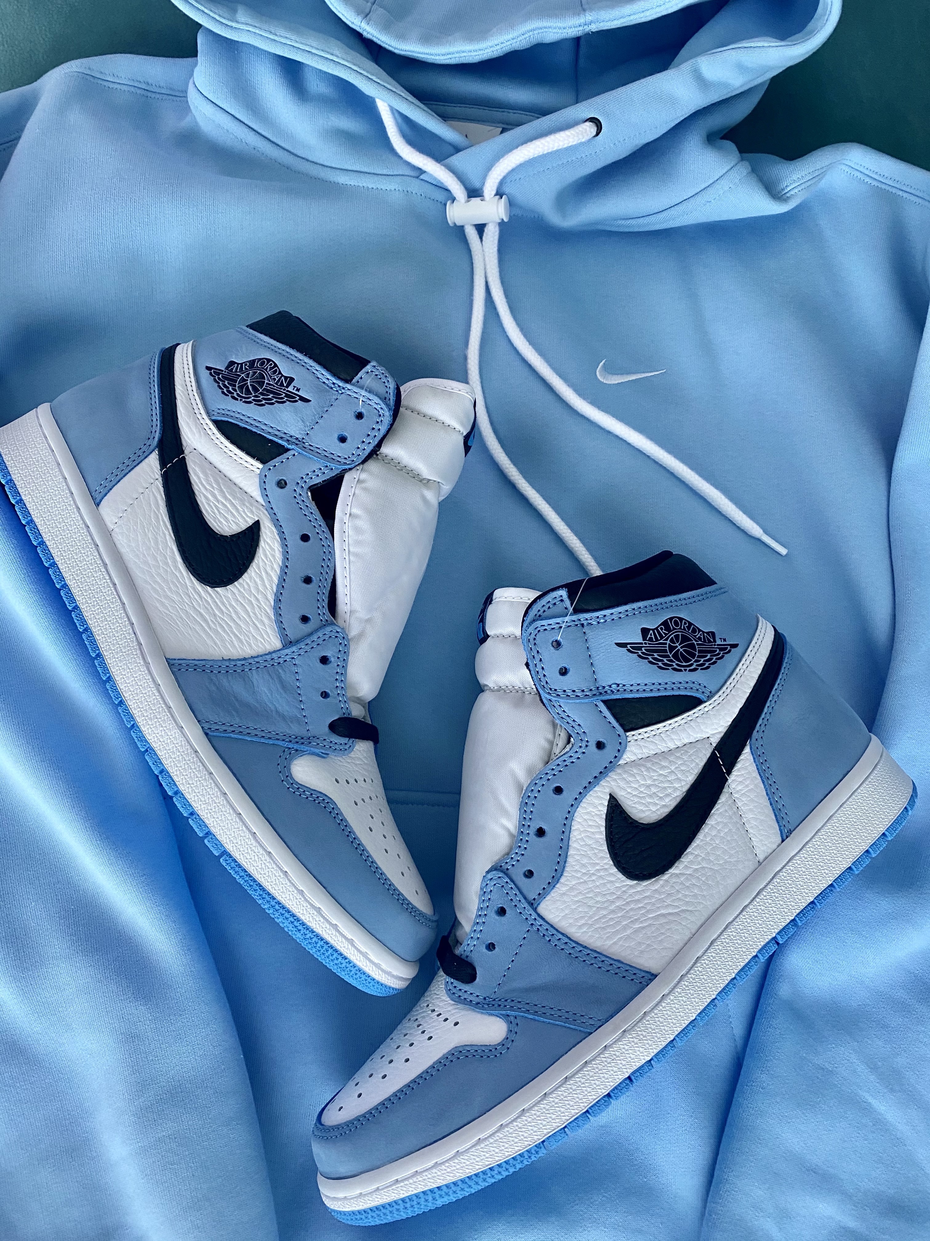 Jordan 1 Retro High OG University Blue, Nike M NRG Hoodie Psychic Blue 착용 스타일
