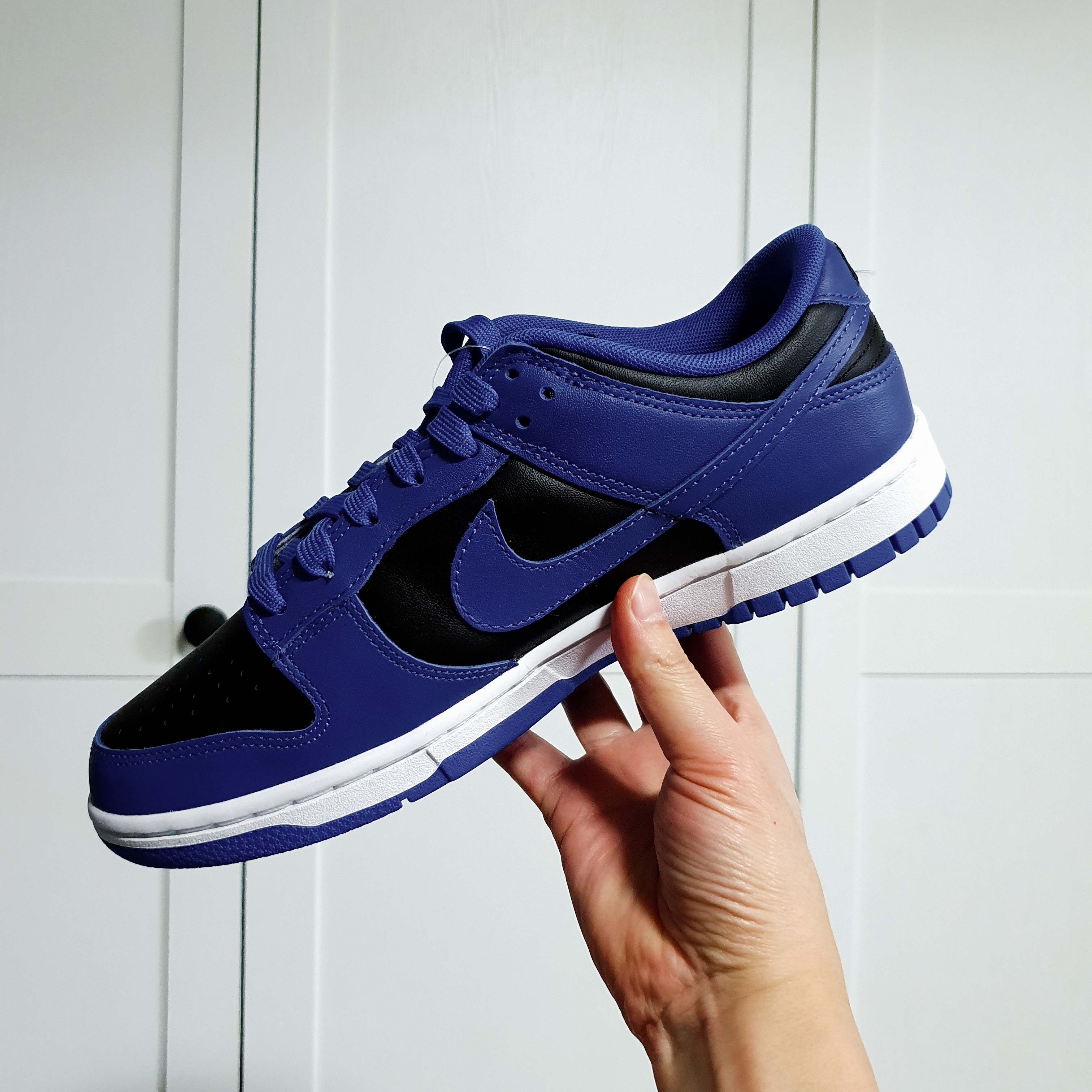 Nike Dunk Low Retro Hyper Cobalt 착용 스타일 - 2