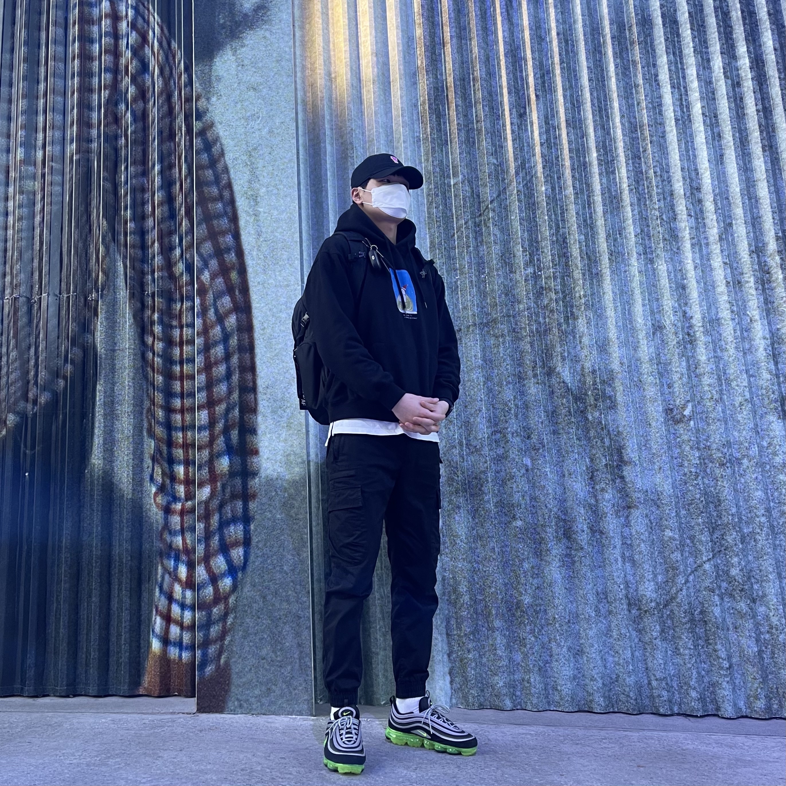 Nike Air VaporMax 97 Black Volt 착용 스타일