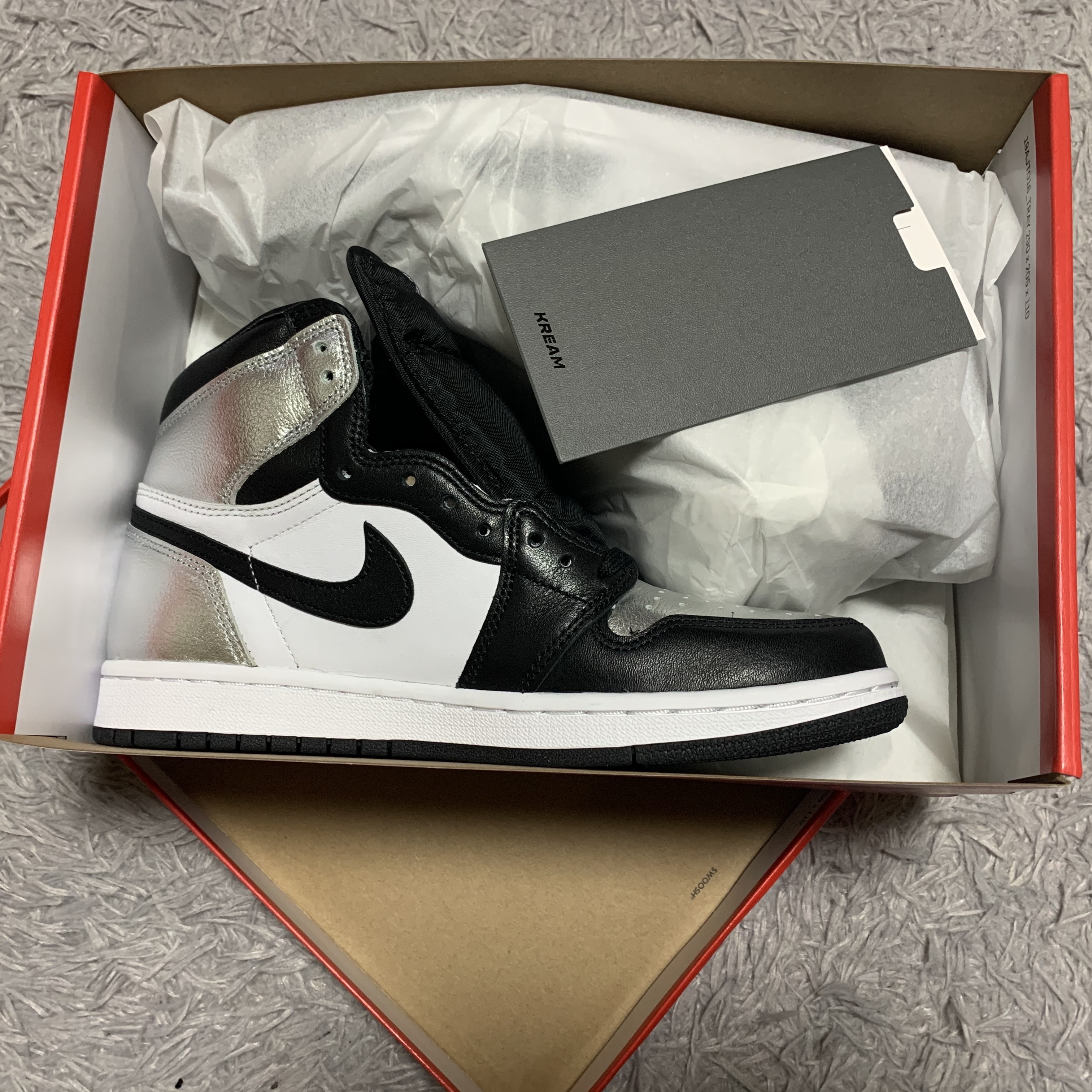 (W) Jordan 1 Retro High OG Silver Toe 착용 스타일 - 2