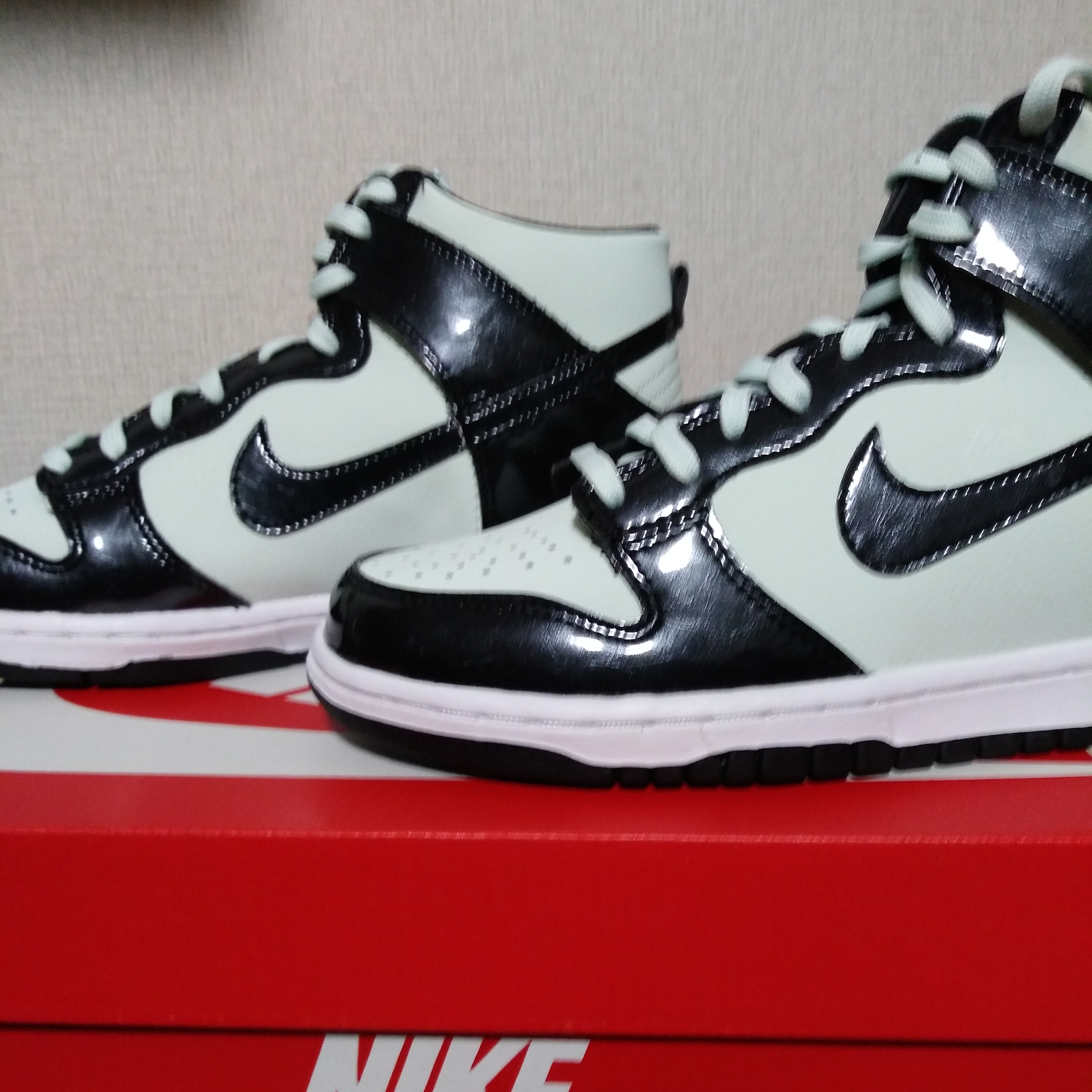 (GS) Nike Dunk High Barely Green 착용 스타일 - 3