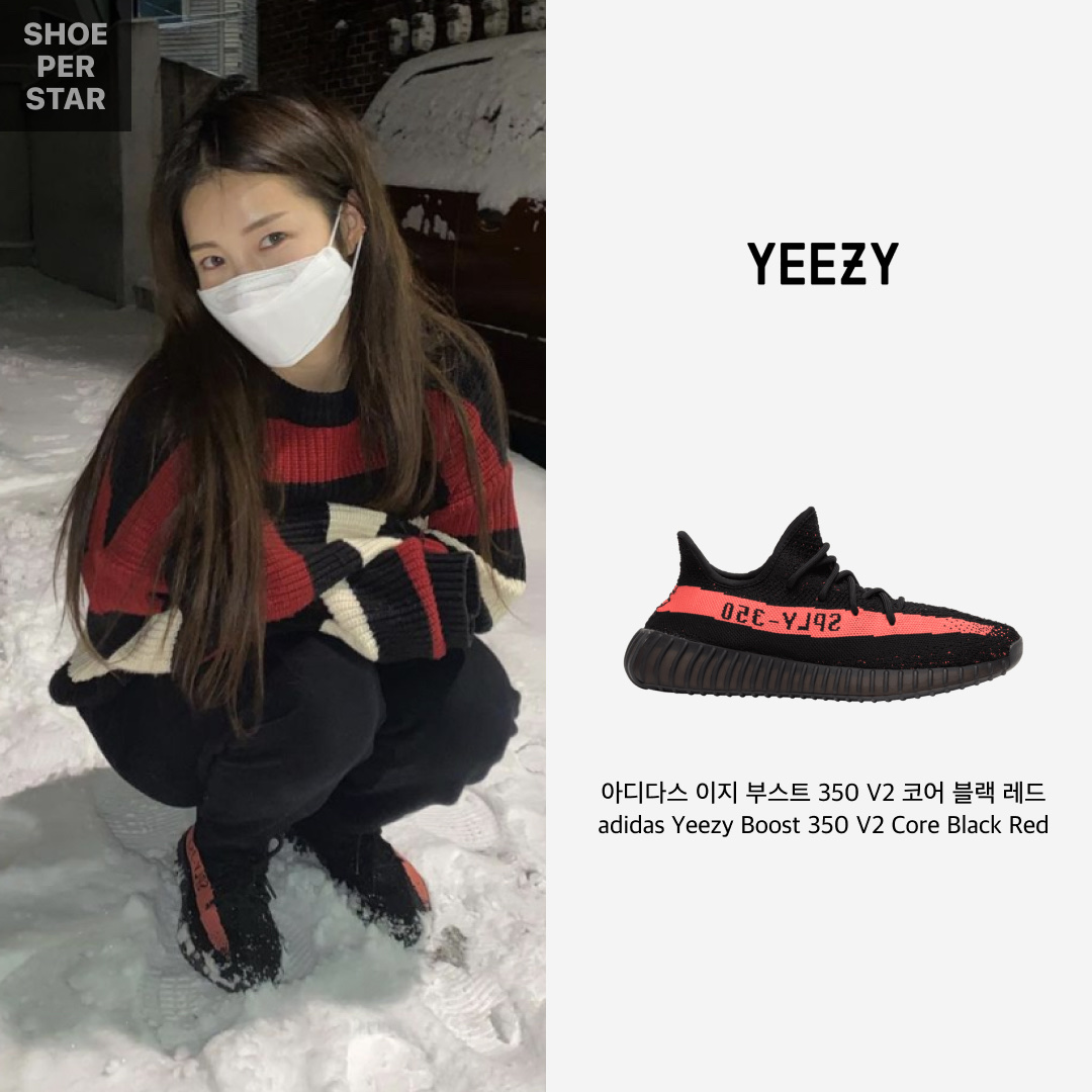 Adidas Yeezy Boost 350 V2 Core Black Red 2016 착용 스타일 - 1
