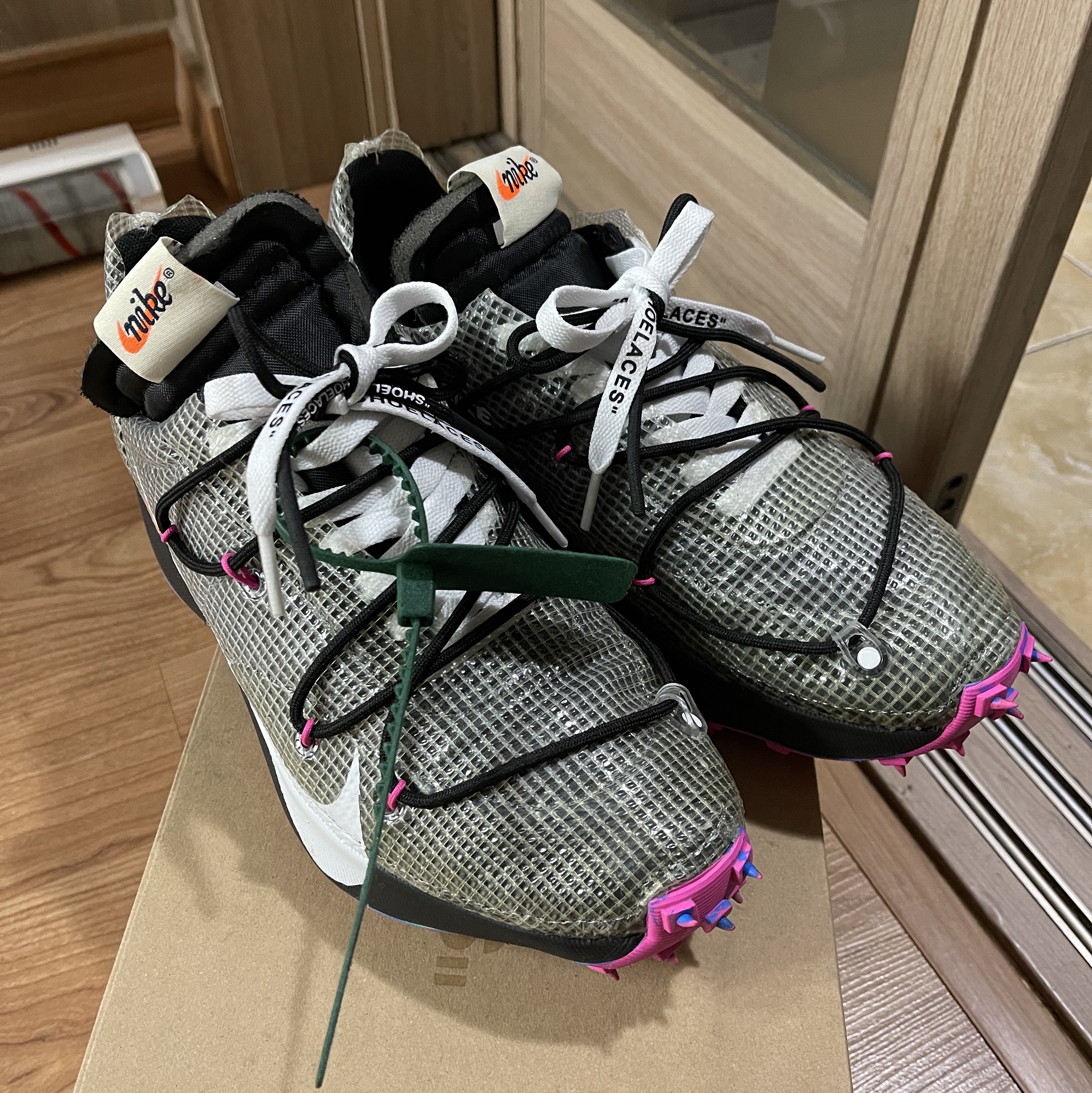 (W) Nike x Off-White Vapor Street Black Laser Fuchsia 착용 스타일