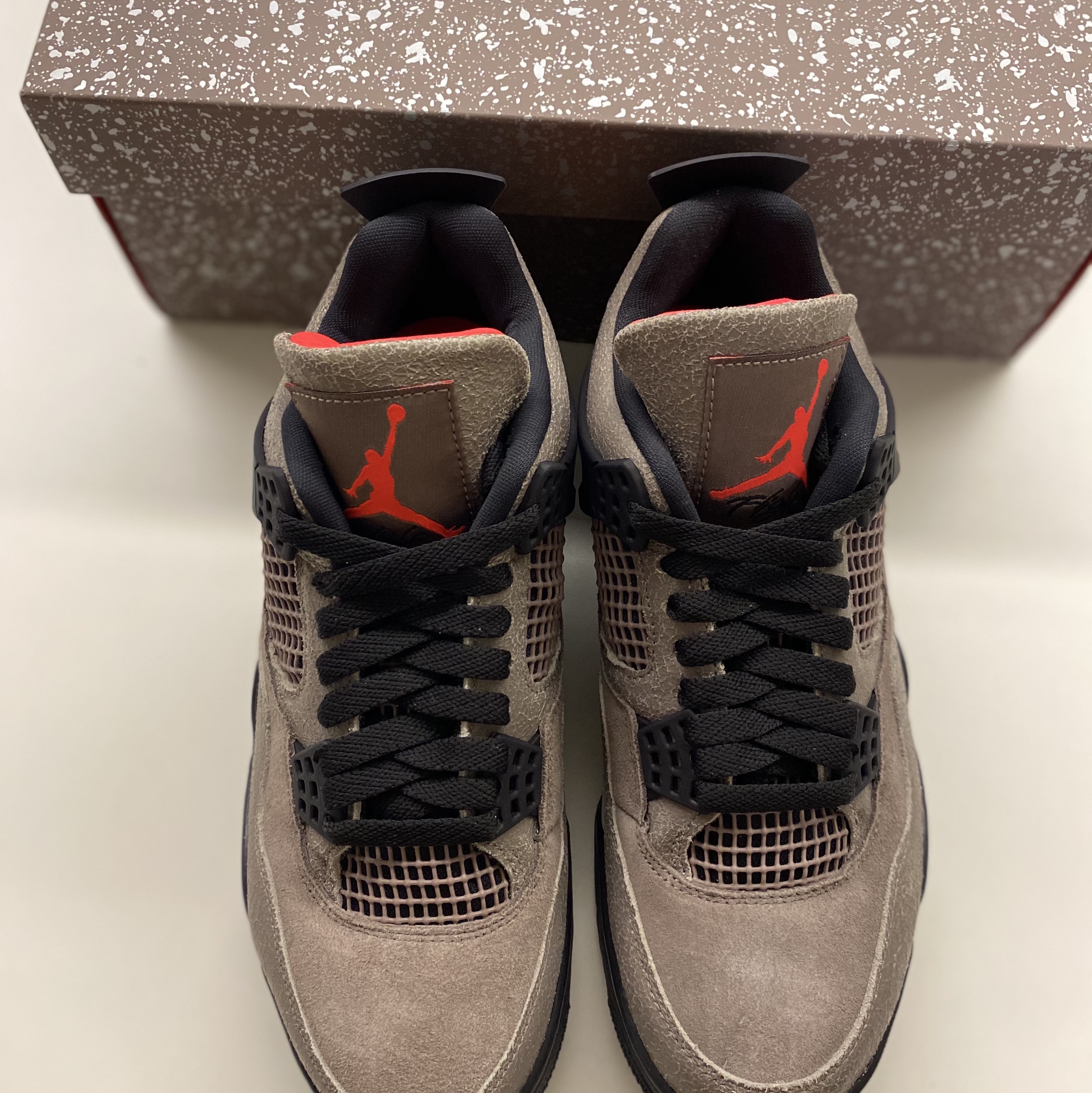 Jordan 4 Retro Taupe Haze 착용 스타일 - 1