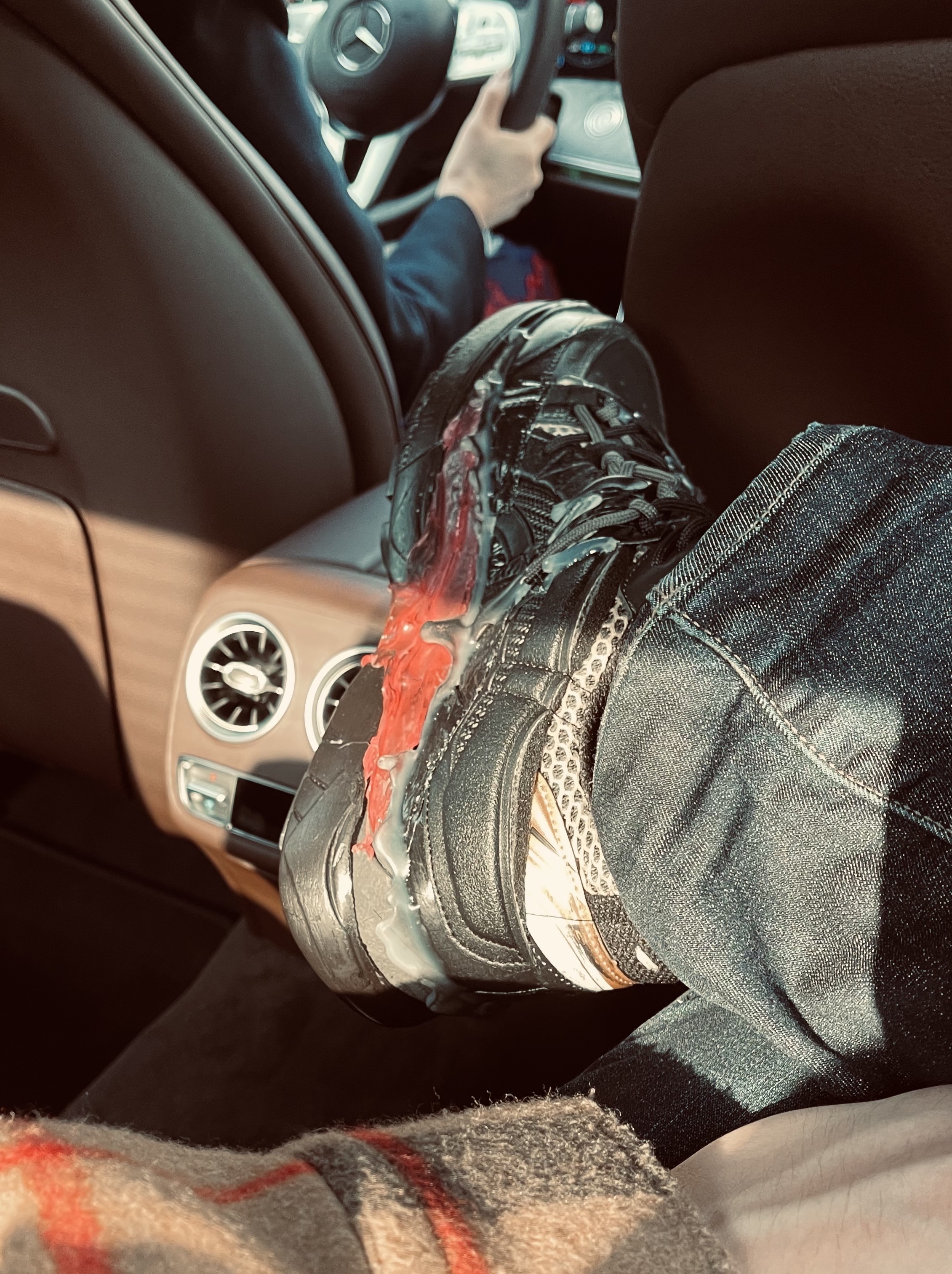 Maison Margiela Fusion Low Top Sneakers Black Gold Red 착용 스타일