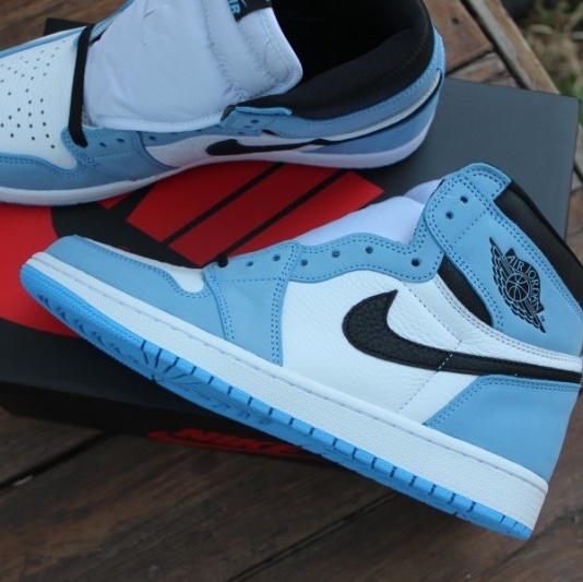 Jordan 1 Retro High OG University Blue 착용 스타일