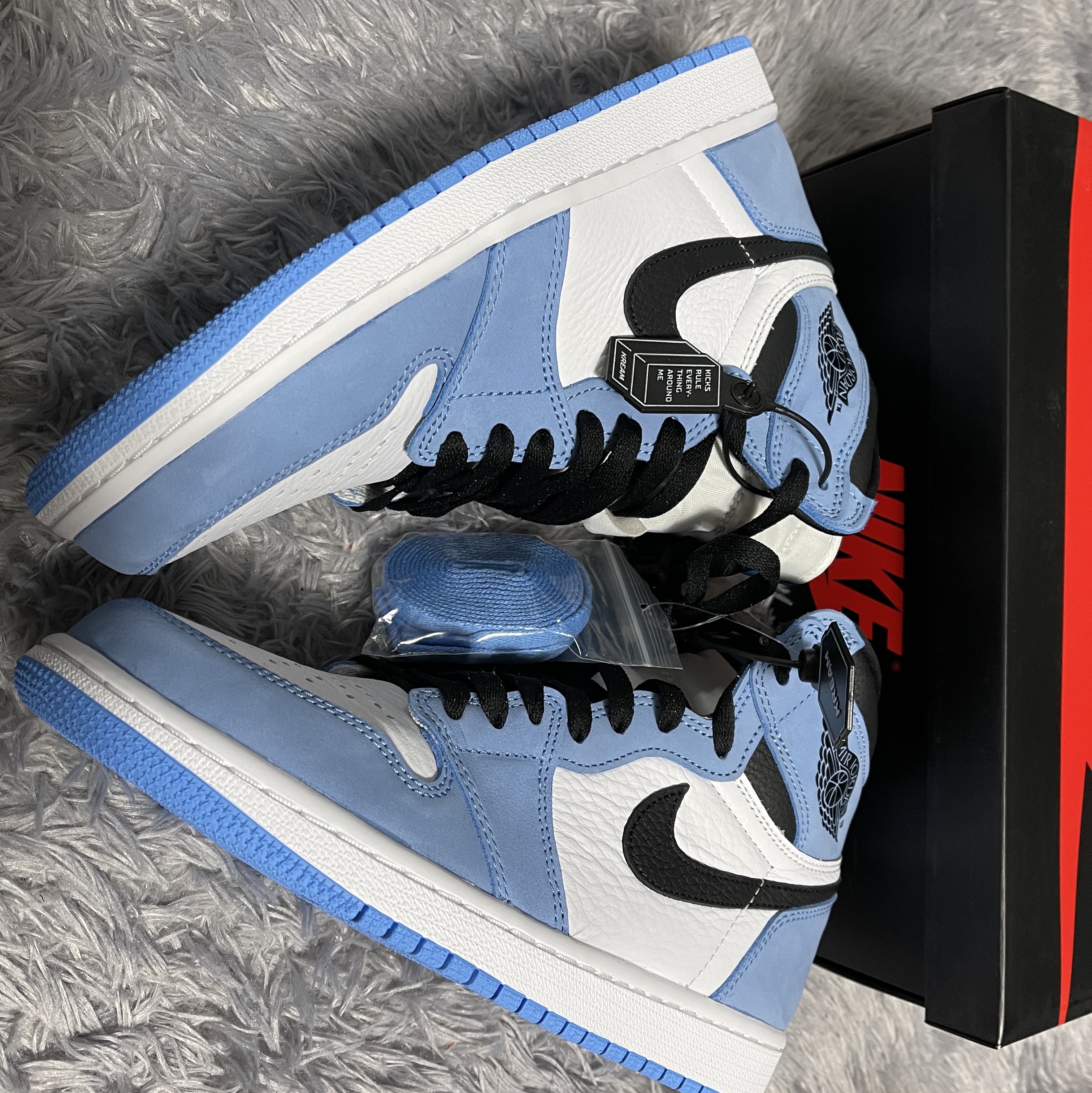 Jordan 1 Retro High OG University Blue 착용 스타일