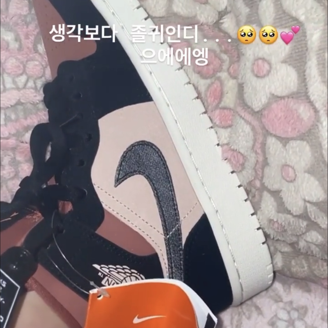 (W) Jordan 1 Mid Burgundy Dusty Pink 착용 스타일 - 3