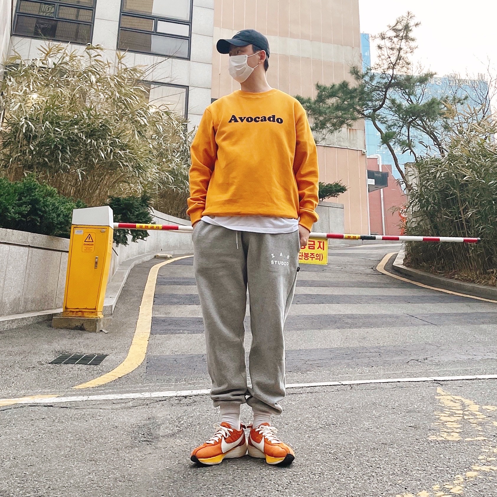 Nike Moon Racer Monarch, IAB Studio Sweatpants Gray - 21SS 착용 스타일 - 1