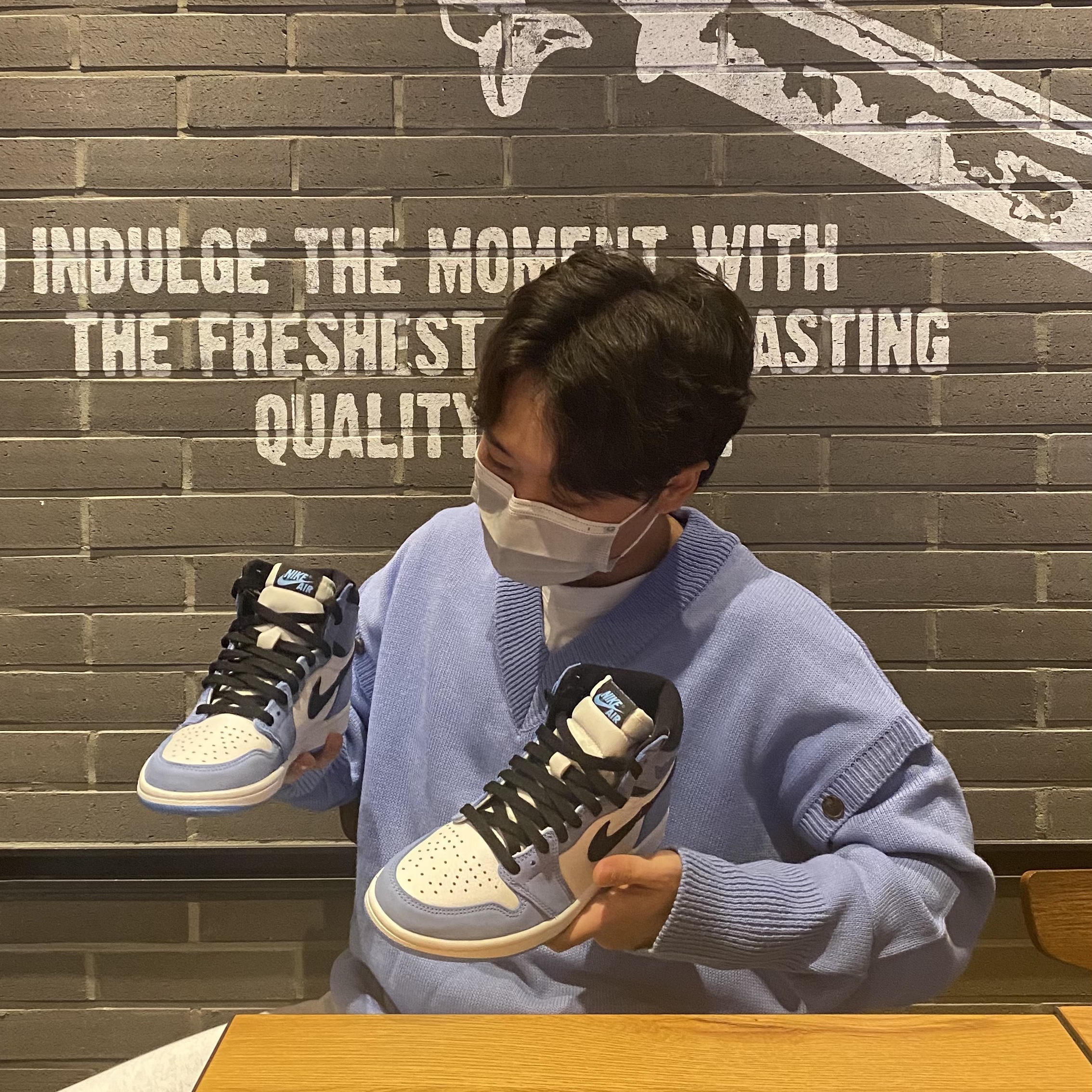 Jordan 1 Retro High OG University Blue 착용 스타일